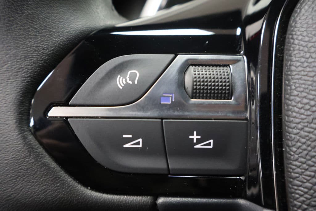 Peugeot 2008 1.2 Hybride 145 Allure | 360 Camera | Luxe thumbnail 10