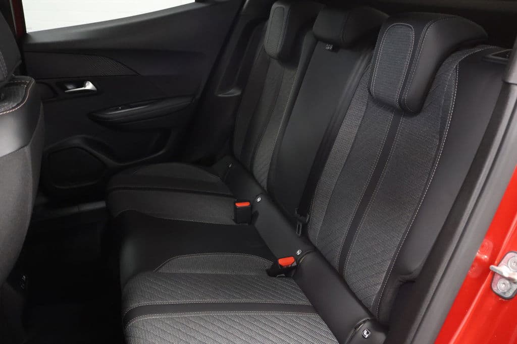 Peugeot 2008 1.2 Hybride 145 Allure | 360 Camera | Luxe thumbnail 7