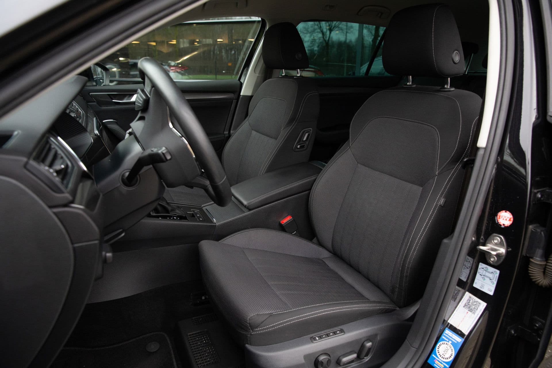 Škoda Superb Combi 1.4 TSI iV Business , Memory, Canton, Carplay, Camera thumbnail 3