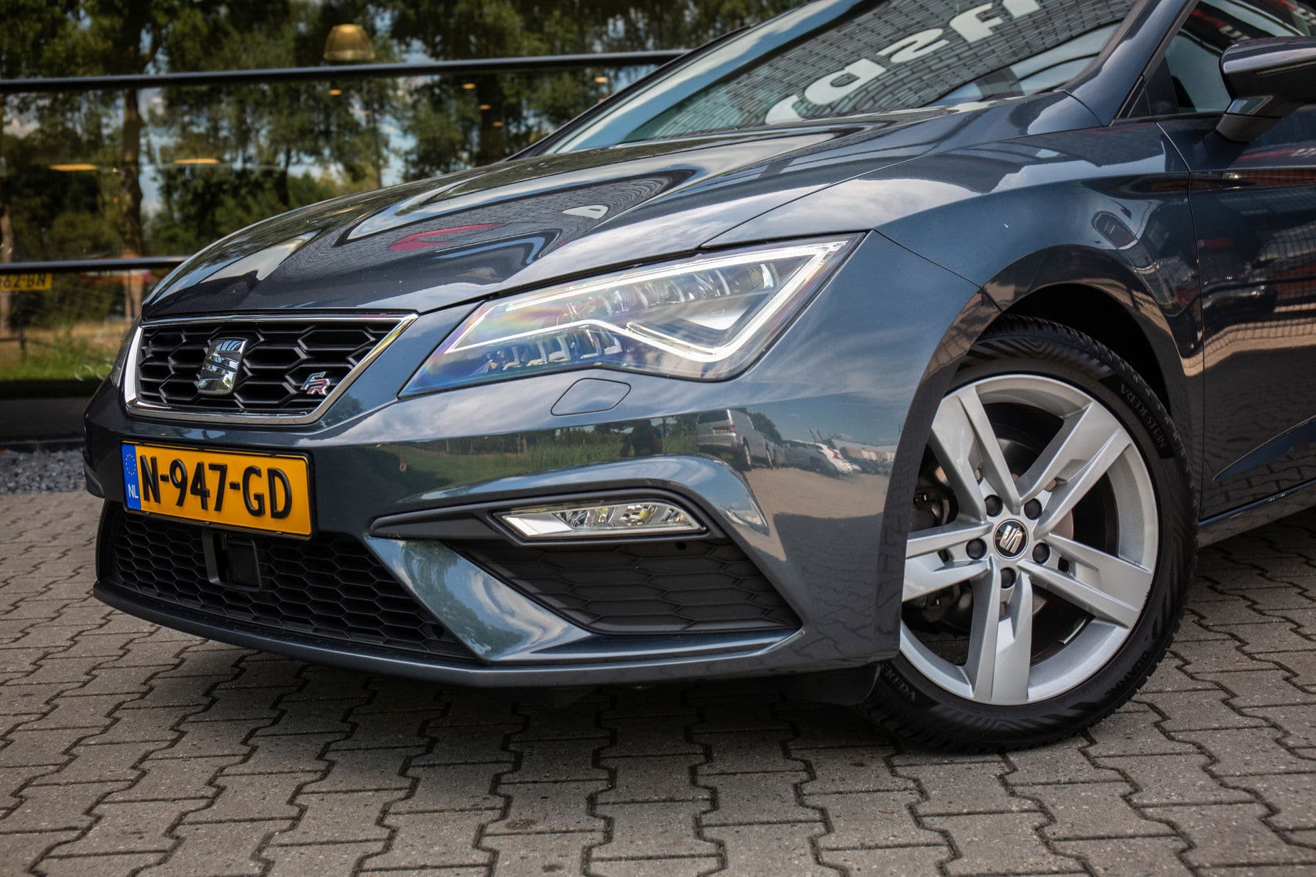 SEAT Leon 1.5 TSI FR Business Intense , Automaat, Cruise control, Sportstuur, Rode sticksels thumbnail 4