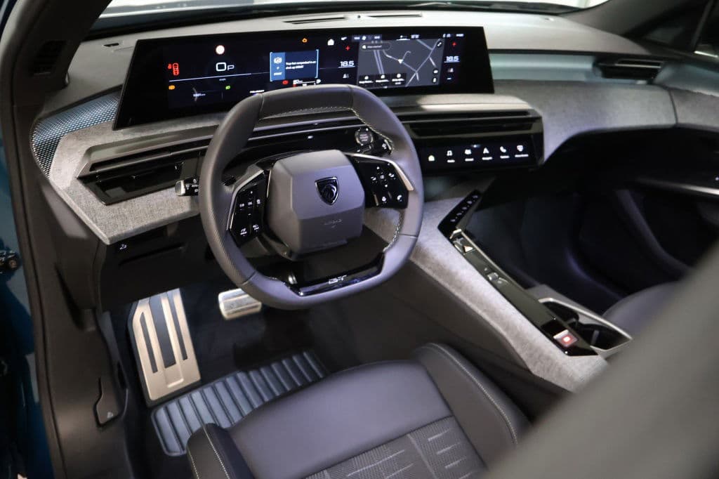 Peugeot 3008 1.2 Hybrid 145 GT thumbnail 6