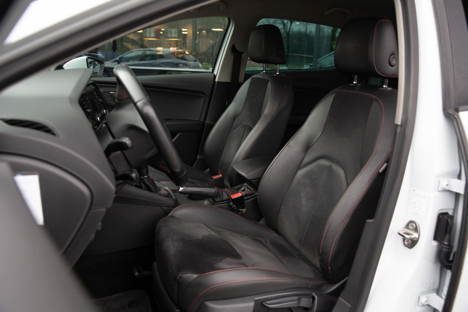 SEAT Leon 1.8 TSI FR Business , Stoelverwarming, SEAT Sound, Alcantara thumbnail 3