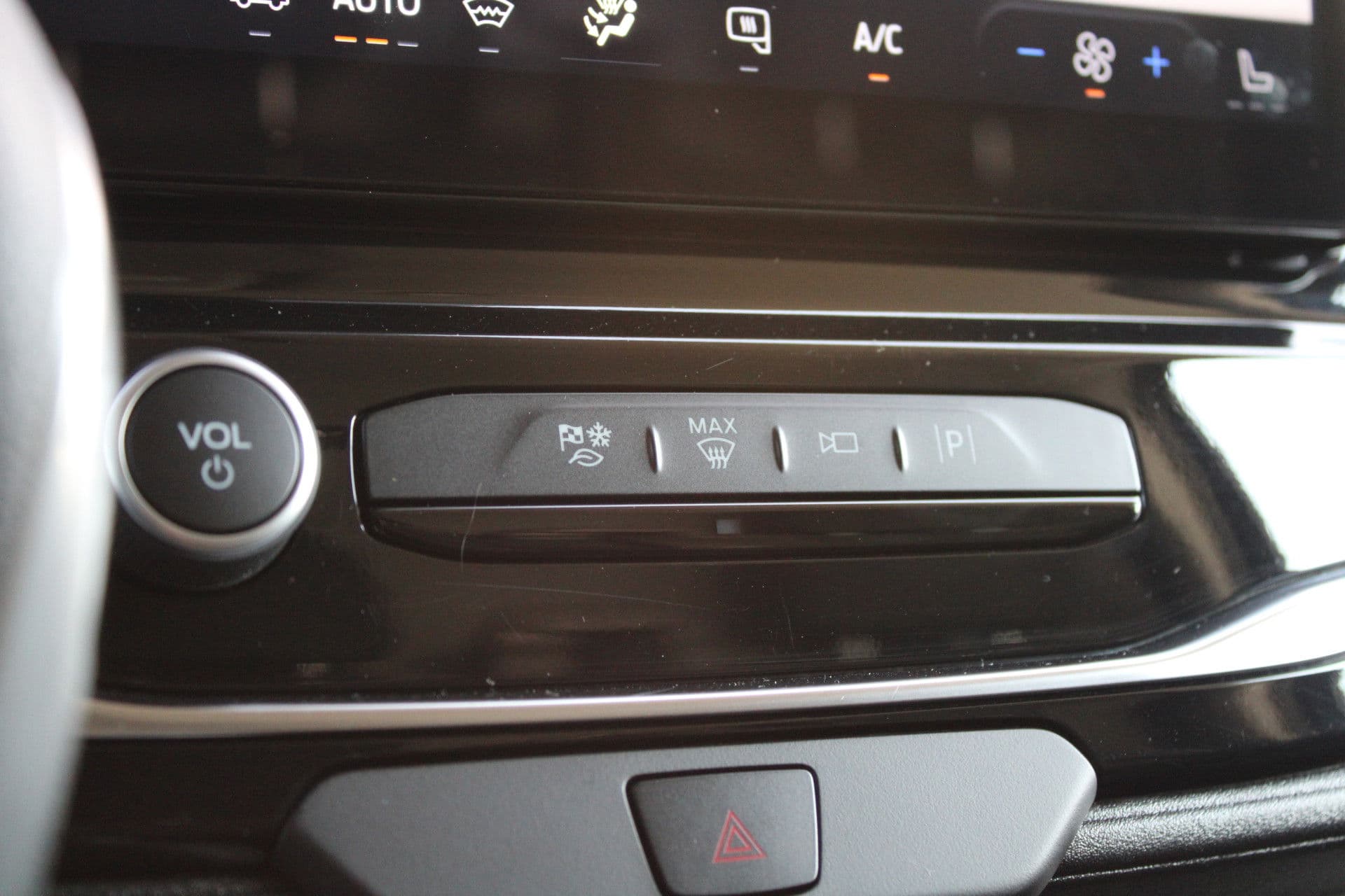 Ford Transit 350 2.0 TDCI L3H2 Trend 130pk - Camper/Grijs Kenteken - Blind Spot - ACC - Trekhaak - Stoelverwarming - Luifel - Rijklaar thumbnail 31