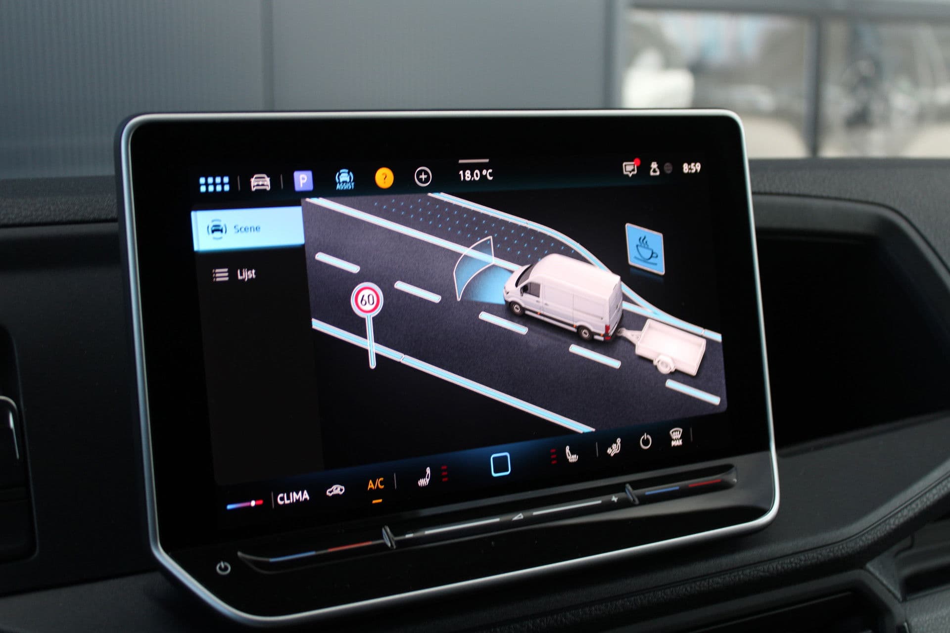 Volkswagen Crafter 35 2.0 TDI L3H3 177pk - Facelift - Navigatie - LED - Geveerde stoel - Virtual cockpit - Camera - Trekhaak - Stoelverwarming - Rijklaar thumbnail 26