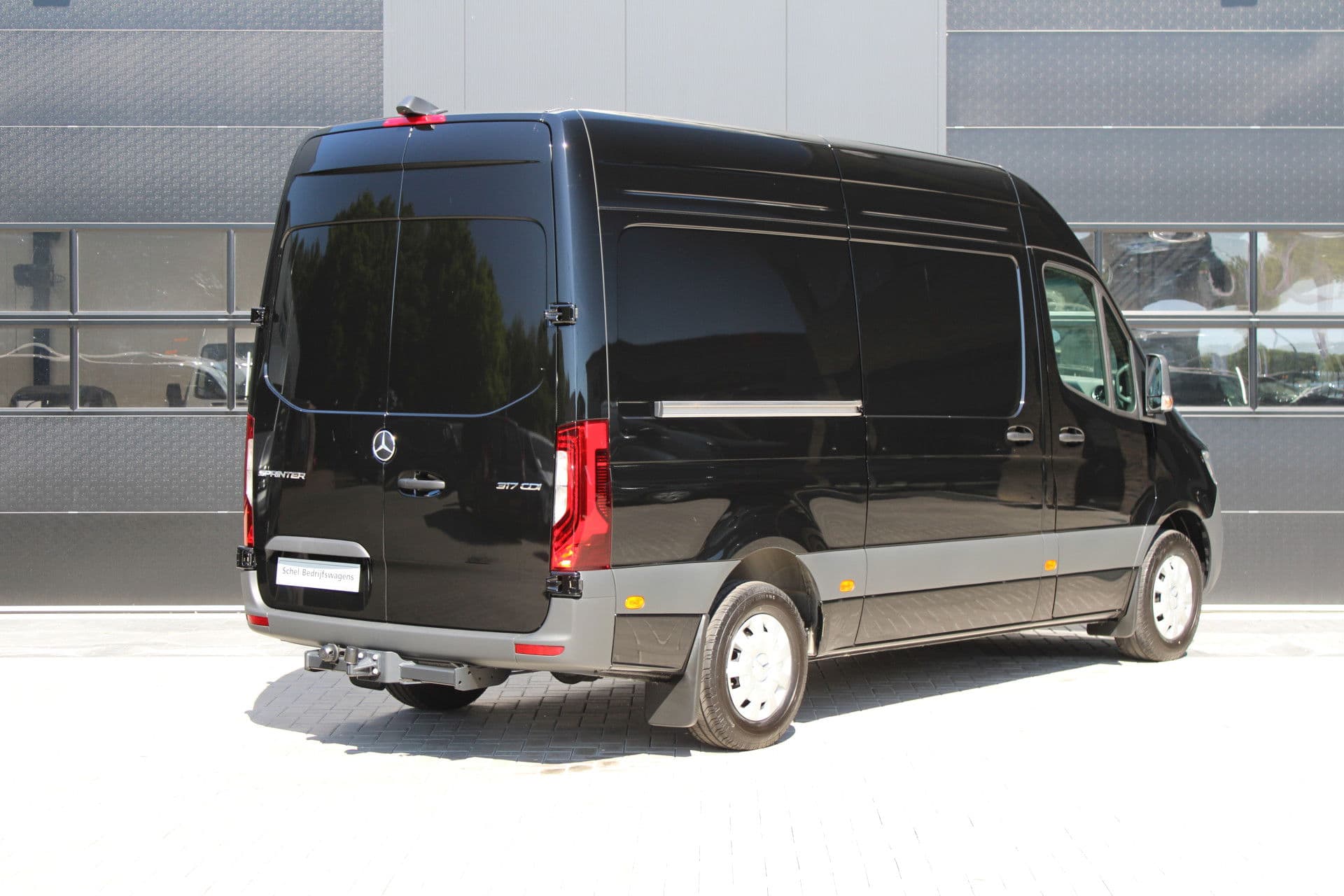 Mercedes-Benz Sprinter 317CDI L2H2 Select - LED - Mbux 10 - 3.5t Trekhaak - Geveerde Stoel - Betimmering - Camera - Carplay - Blind spot - Cruise - Rijklaar thumbnail 5