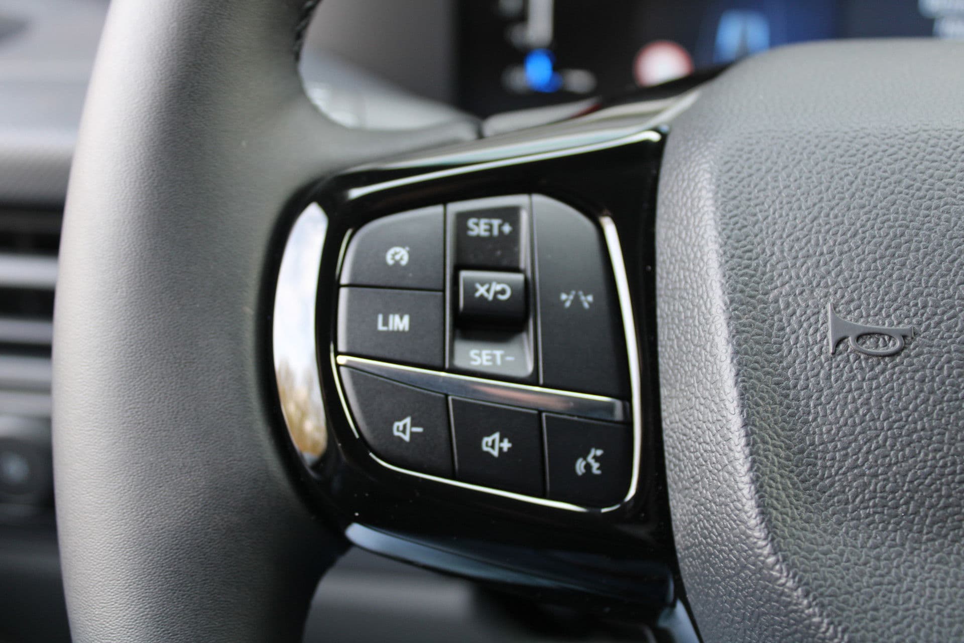 Ford Transit Custom 320 2.0 TDCI L2H1 Trend DC 136pk - Raptor Grill - Styling Pack - LM velgen - Betimmering - Camera - Trekhaak - LED koplampen - Rijklaar thumbnail 20