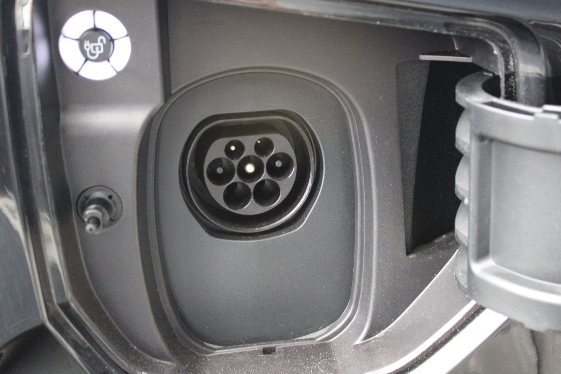 Ford Transit Custom 340 2.5 PHEV L2H1 Limited 232pk - 8 zits - Adaptive Cruise - Blind spot - Navi - Stuurverwarming - Airco achterin - Incl BPM - Rijklaar thumbnail 38