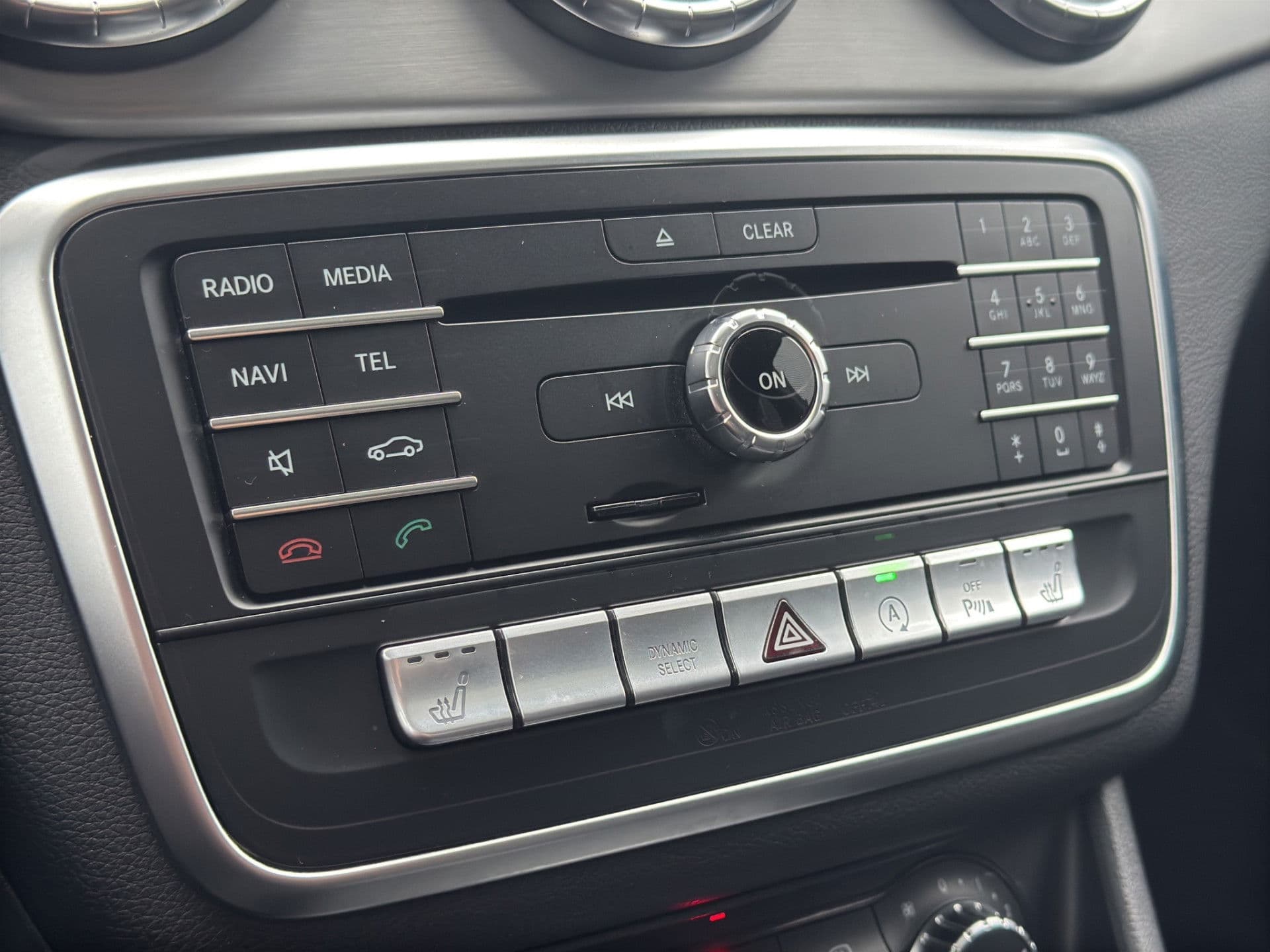 Mercedes-Benz CLA-Klasse 180 AMG | Pano | Carplay | Camera | Stoelverw thumbnail 5