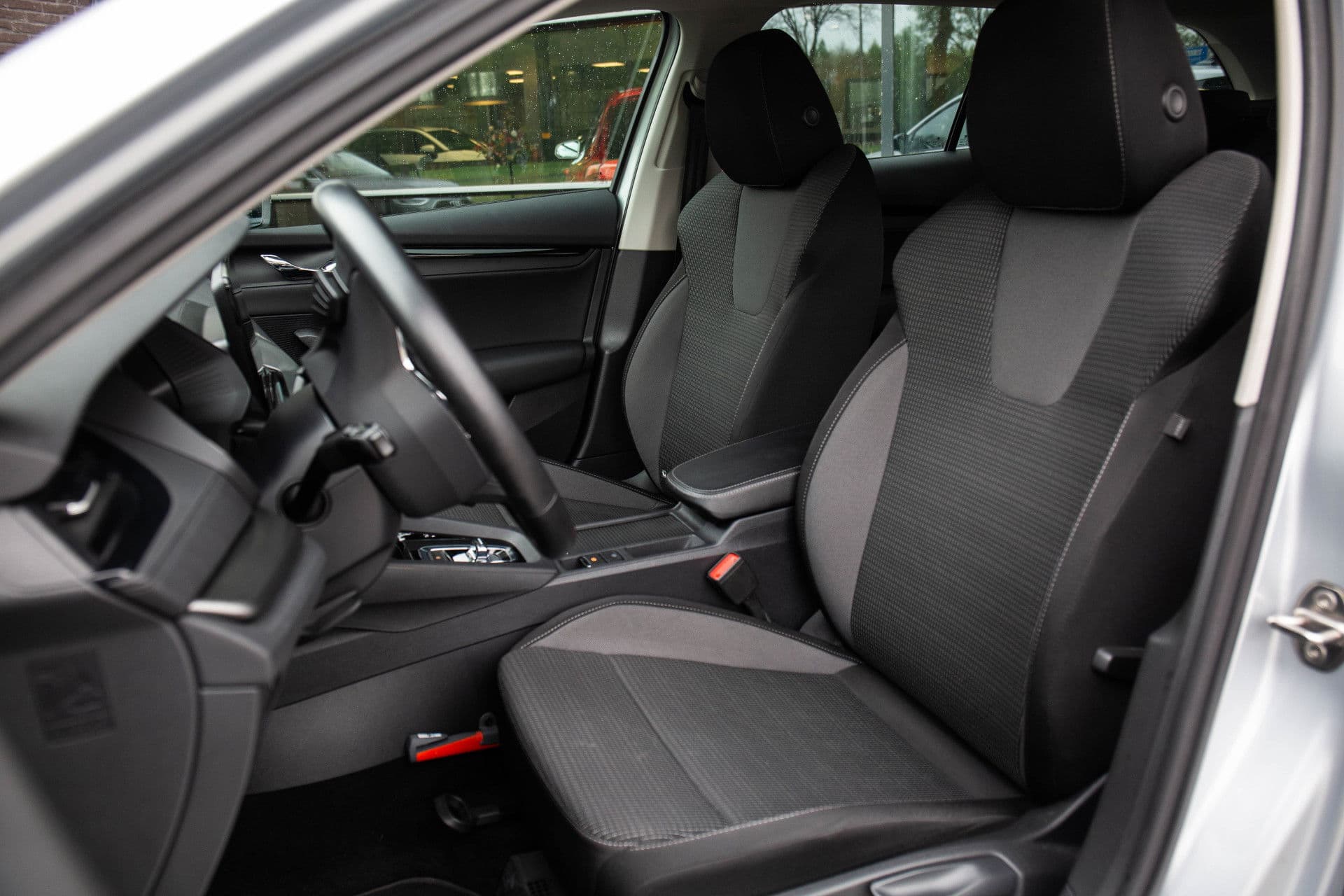 Škoda Octavia Combi 1.0 e-TSI Business Edition , Virtual cockpit, Cruise, Carplay, NL-Auto, thumbnail 6