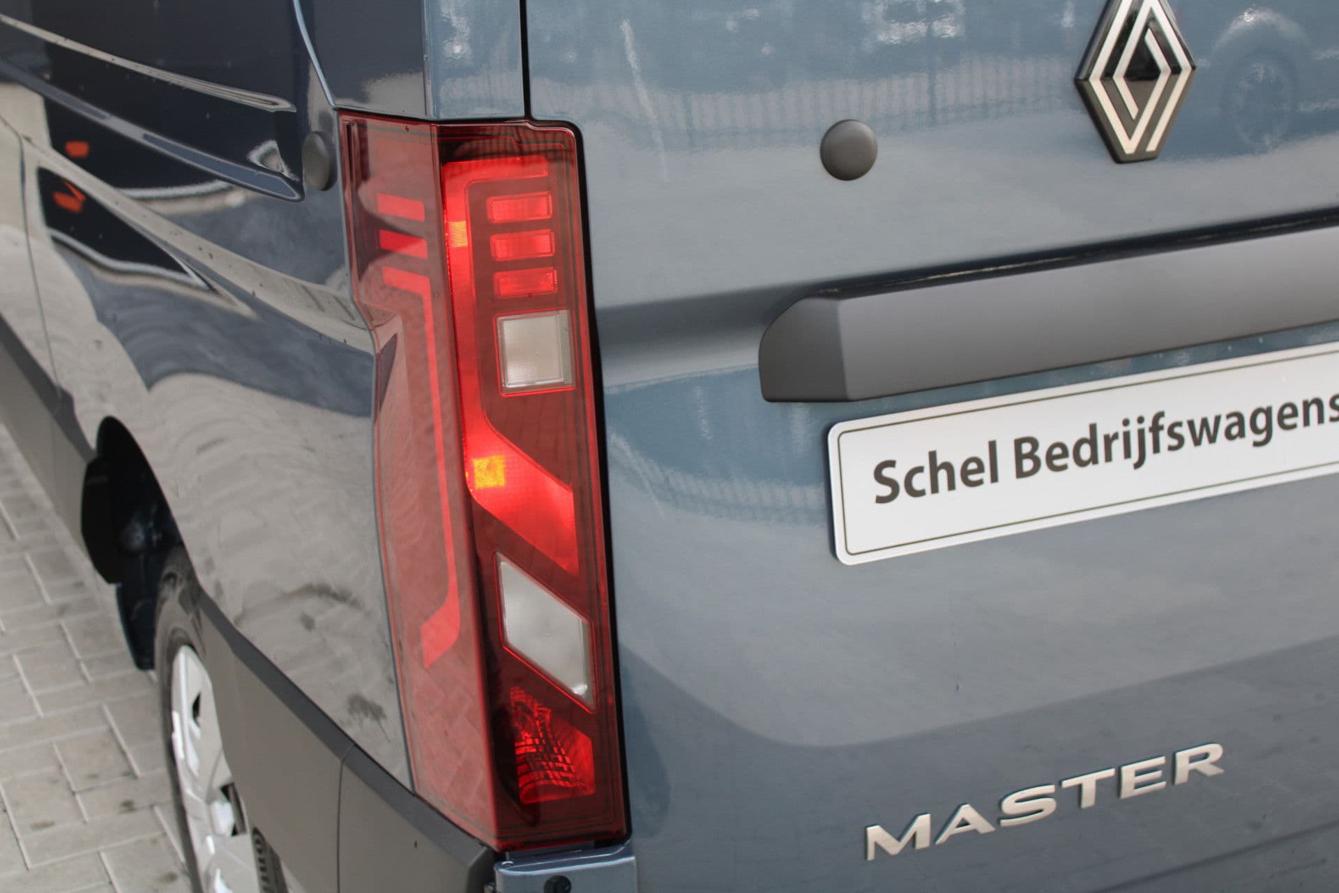 Renault Master T35 2.0 dCi 170pk L2H2 Extra - Navigatie - Blind Spot - Camera - Stoelverwarming - Verwarmde voorruit - Rijklaar thumbnail 40