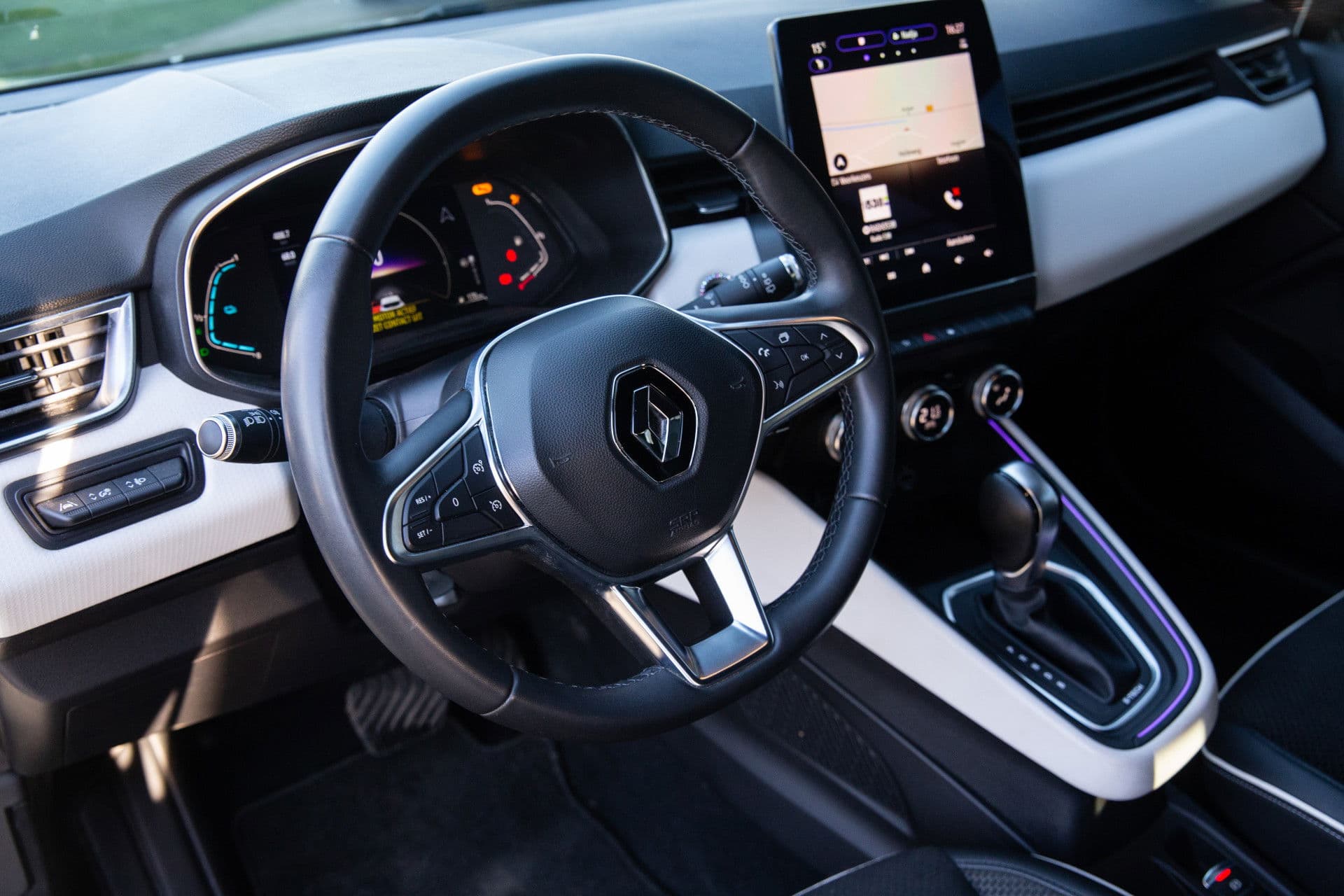 Renault Clio 1.6 E-Tech Hybrid 140 Zen , Carplay, Camera, Keyless entry, thumbnail 4