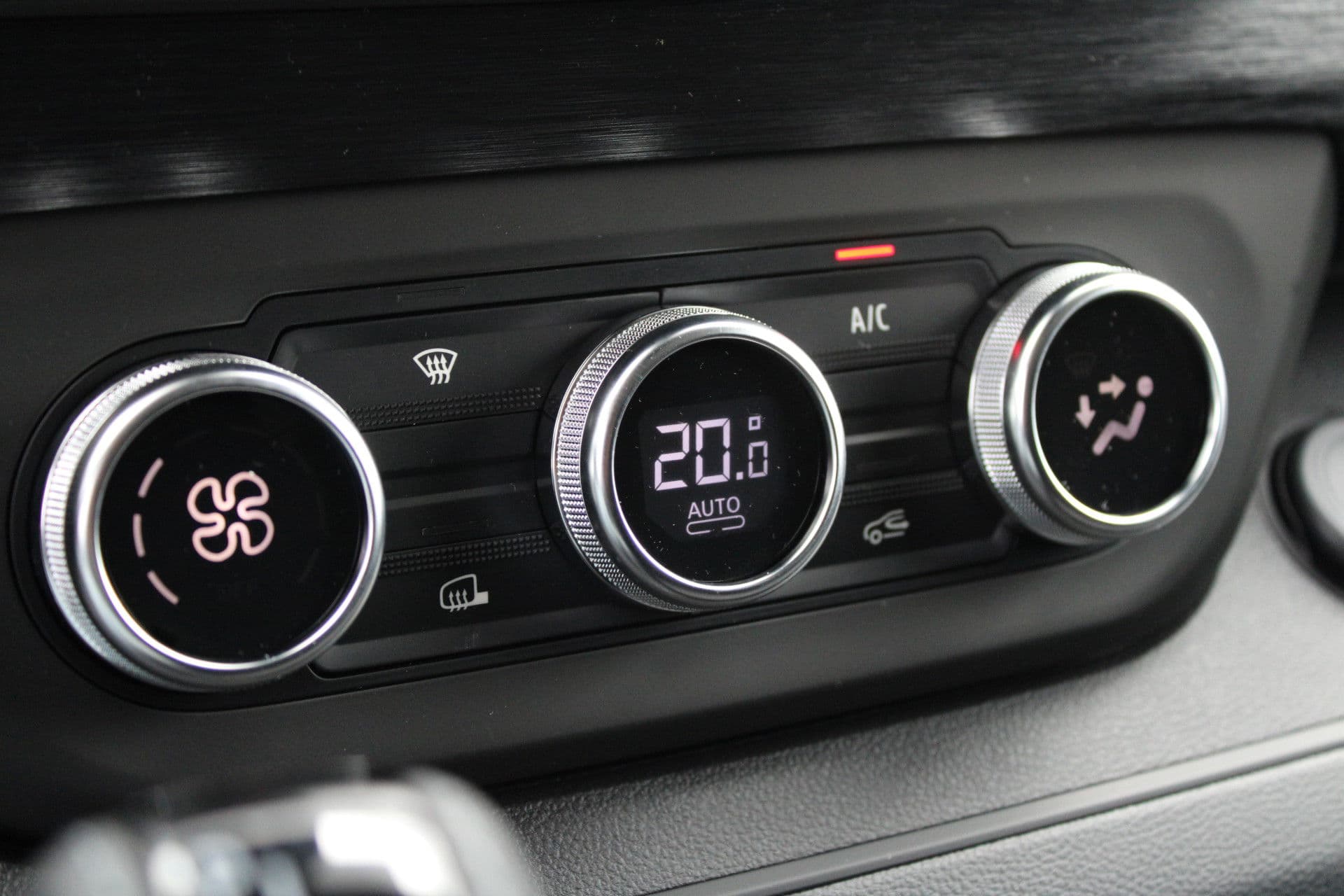 Renault Trafic 2.0 Blue dCi 150pk T30 L2H1 Advance - Achteruitrijcamera - Carplay - Android - Allseason - Trekhaak - Rijklaar thumbnail 23