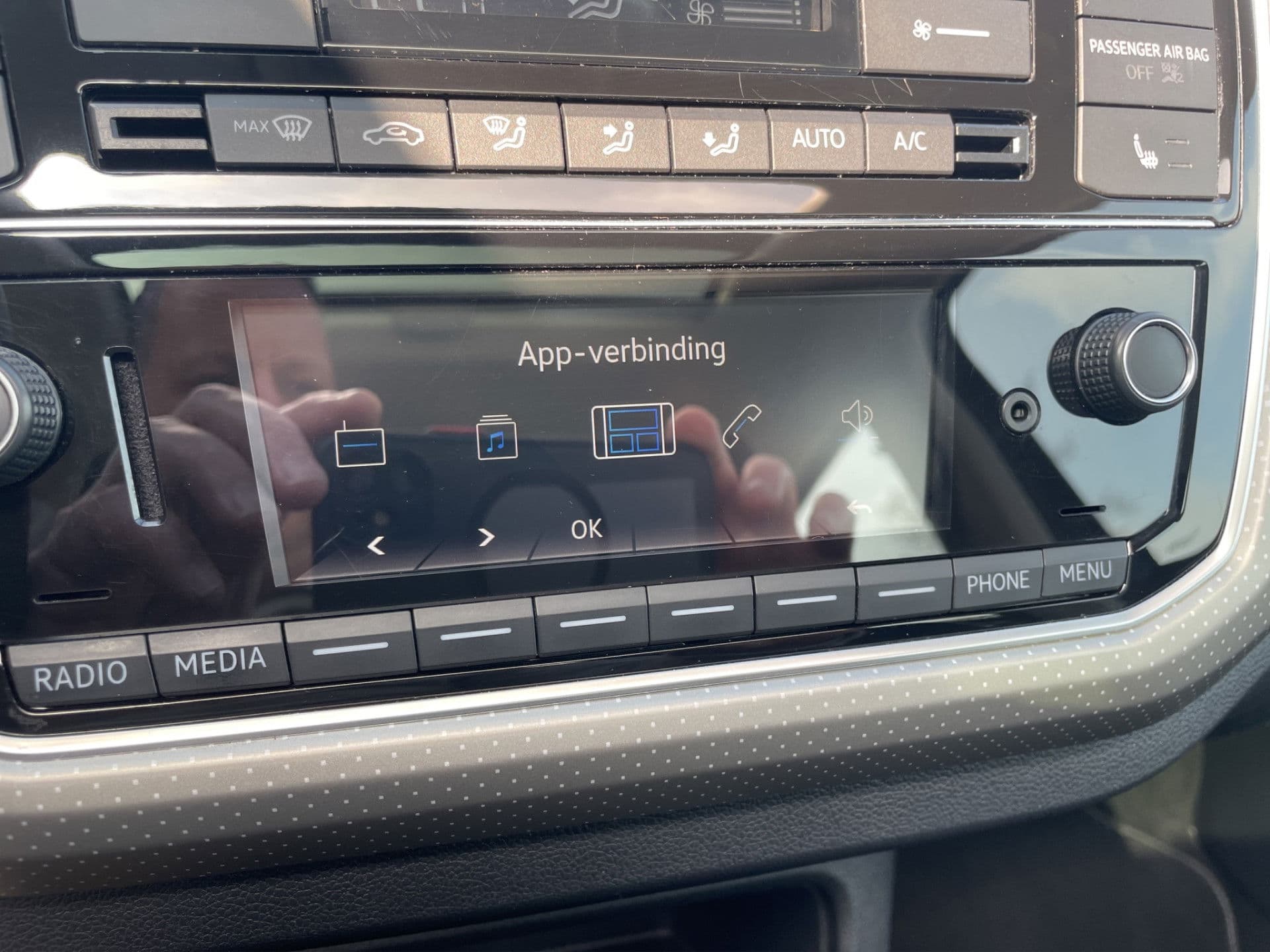 Volkswagen Up! 1.0 BMT high up! | Pano | Cruise | Camera | Leder thumbnail 15