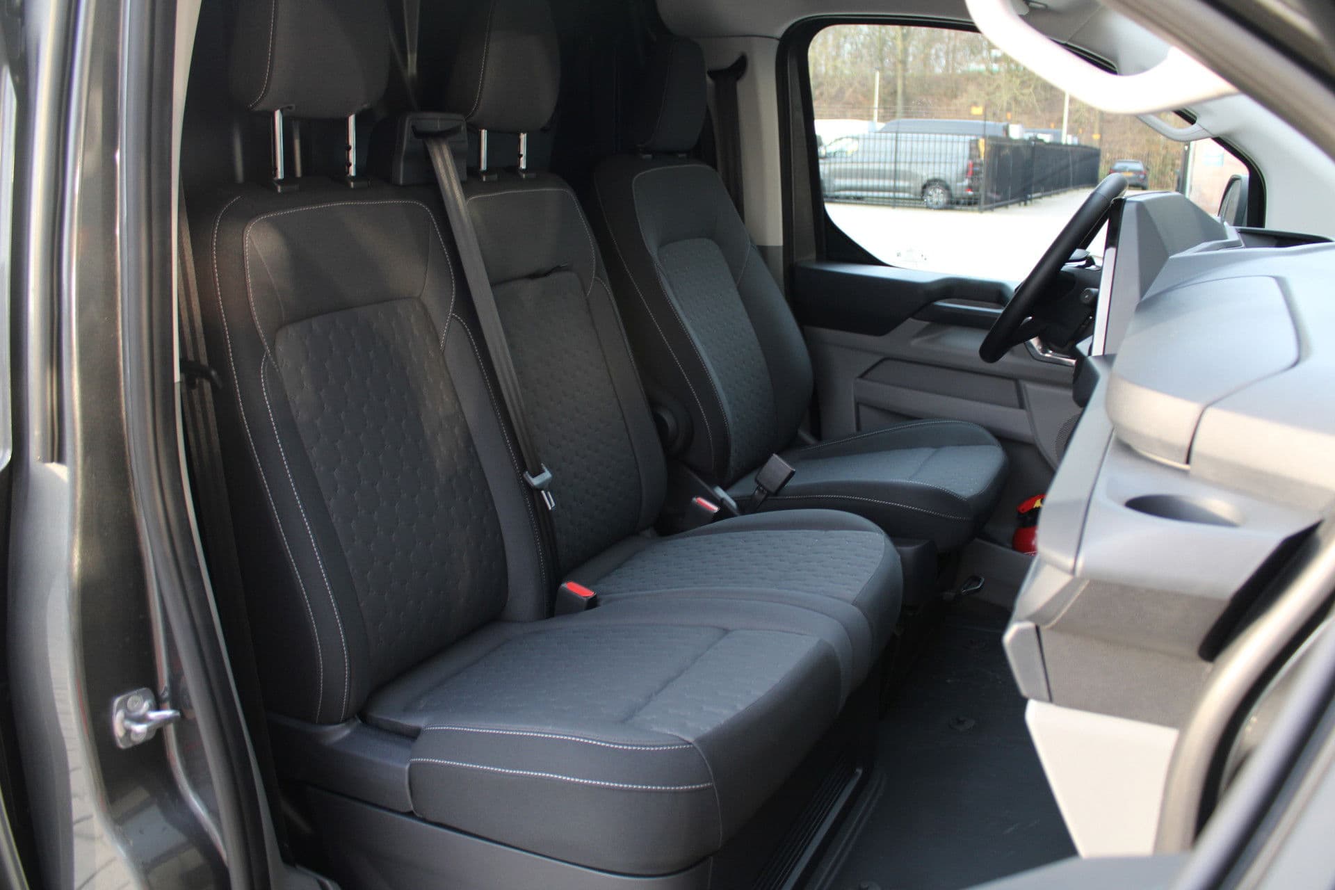 Ford Transit Custom 320 2.5 PHEV L2H1 Limited 232pk - 2x Schuifdeur - Trekhaak - Stoel/Stuurverwarming - ACC - Blindspot - Keyless - Rijklaar thumbnail 37