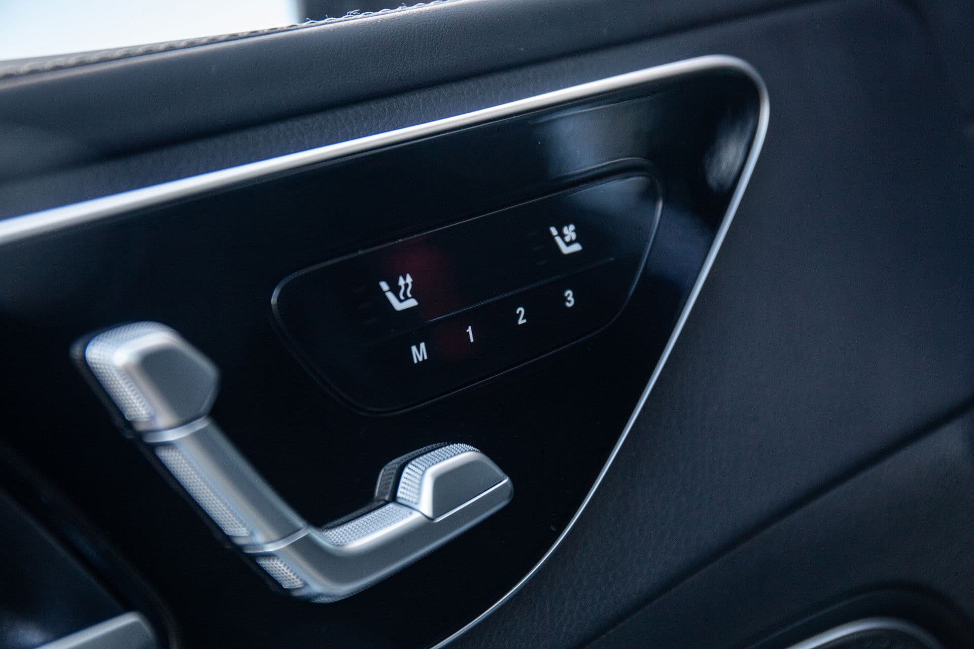 Mercedes-Benz C-Klasse Estate 300 e AMG Line , Panoramadak, Sfeerverlichting, 3D-camera, HUD thumbnail 27