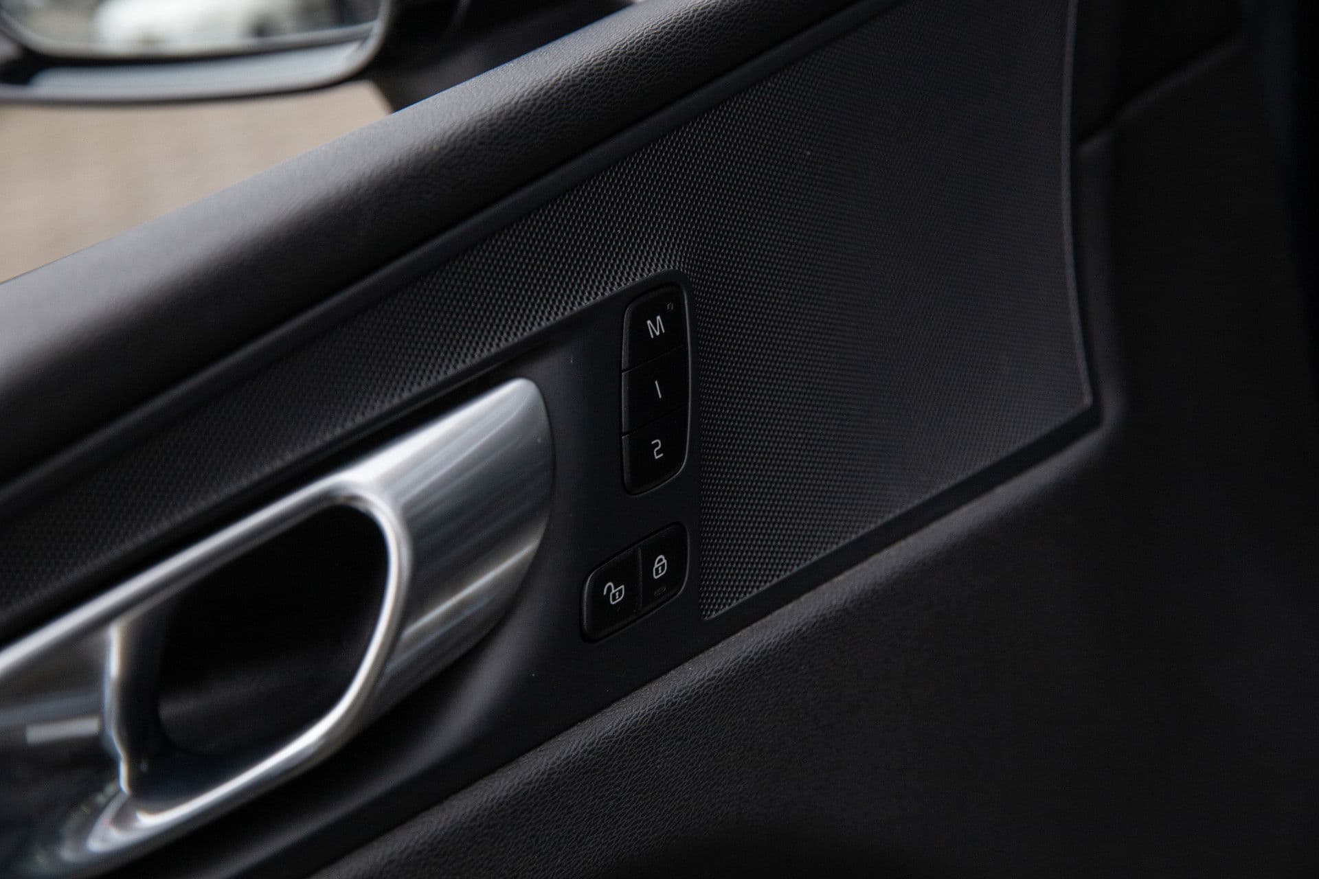 Volvo XC60 2.0 T6 Plug-in hybrid AWD Plus Dark , Panoramadak, Memory, Leer thumbnail 24