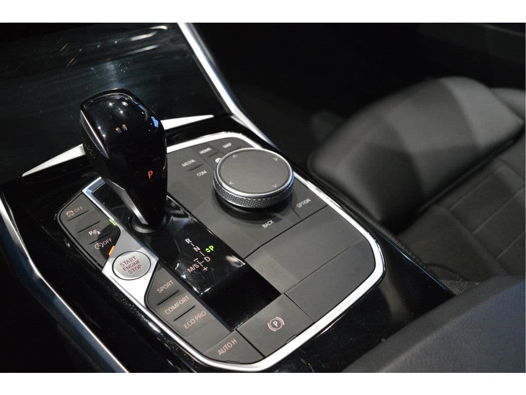 BMW 3 Serie 318i Edition navi clima cruise led pdc trekhaak 157 pk !! thumbnail 18