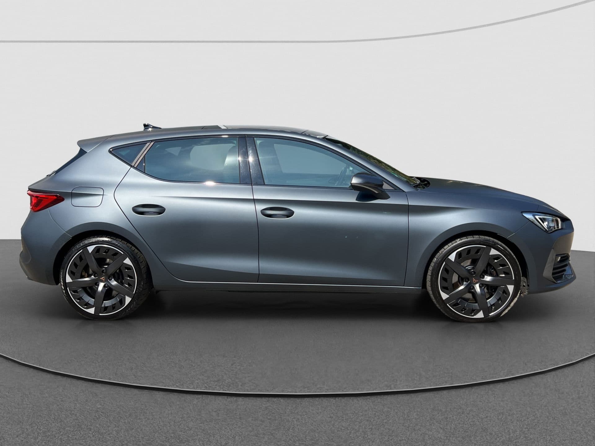 CUPRA Leon 1.4 VZ Performance | Matte | Pano | Navi | PDC thumbnail 9