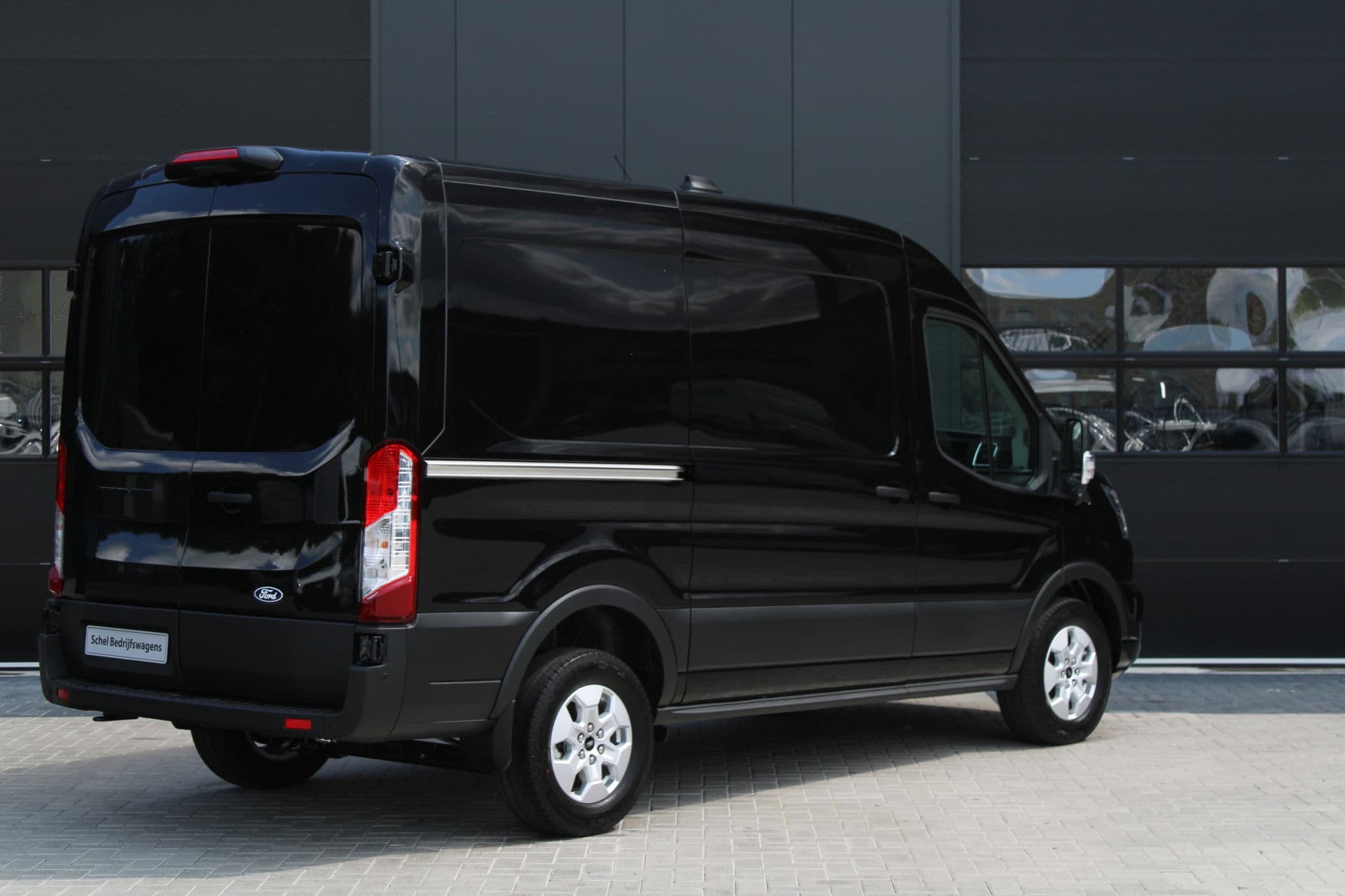 Ford Transit 350 2.0 TDCI L2H2 Limited 165pk - 2x Schuifdeur - Navi - 360 Camera - Adaptive Cruise - Xenon - Blind Spot - Rijklaar thumbnail 3