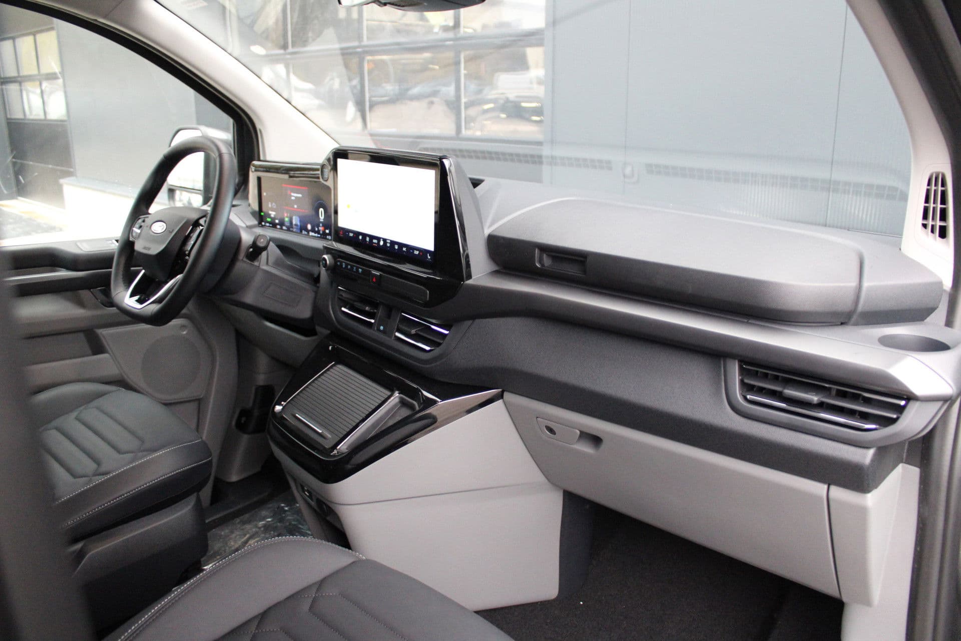 Ford Tourneo Custom 340 2.5 PHEV L2H1 Titanium X 232pk - 2x Schuif - ACC - 360 camera - Leder - Prijs excl. BTW - Rijklaar thumbnail 40