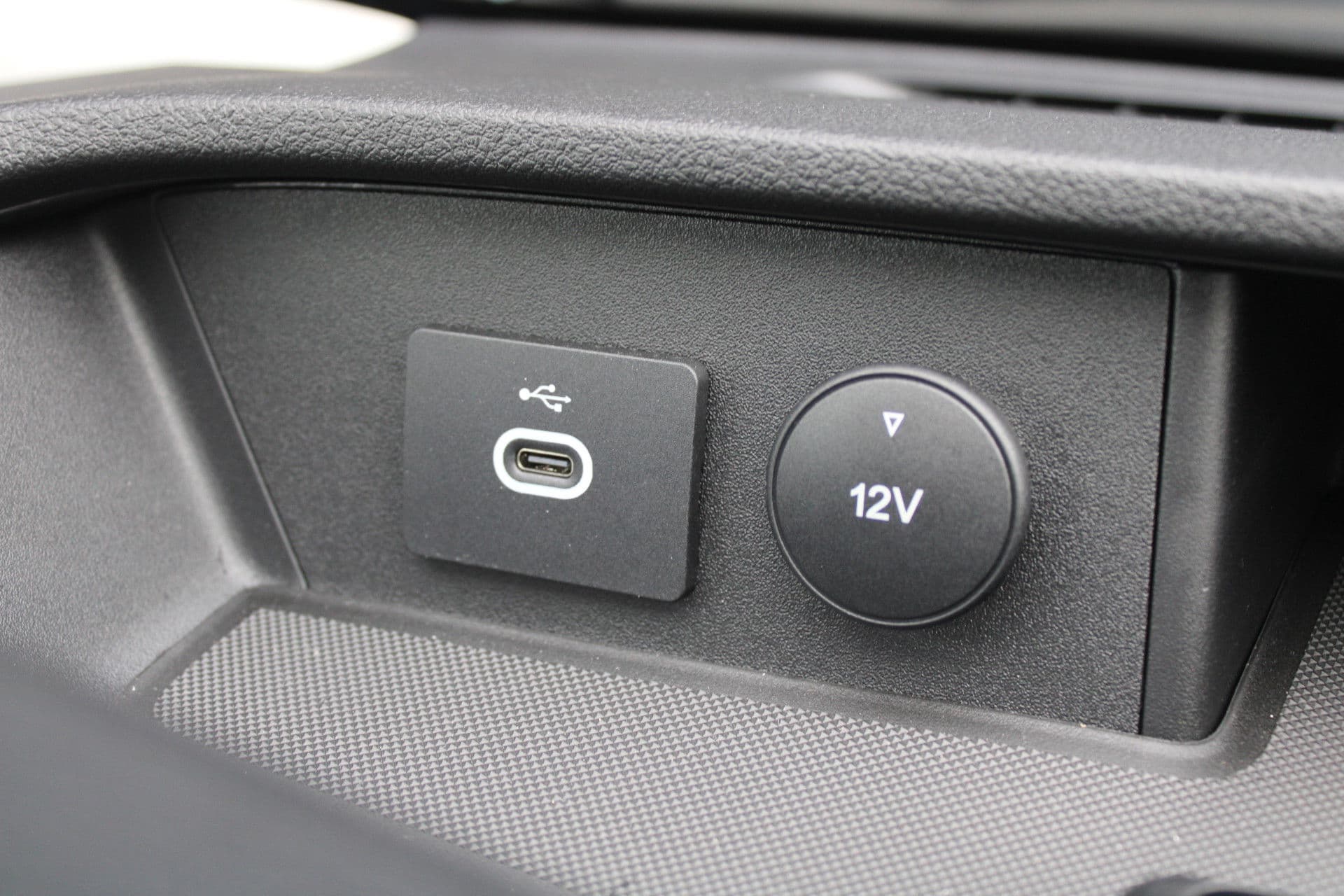 Ford Transit 350 2.0 TDCI L3H2 Limited 165pk - LUCHTVERING - ACC - Blind Spot - 360 camera - Navigatie - Stoel-Stuurverwarming - Trekhaak - Rijklaar thumbnail 25