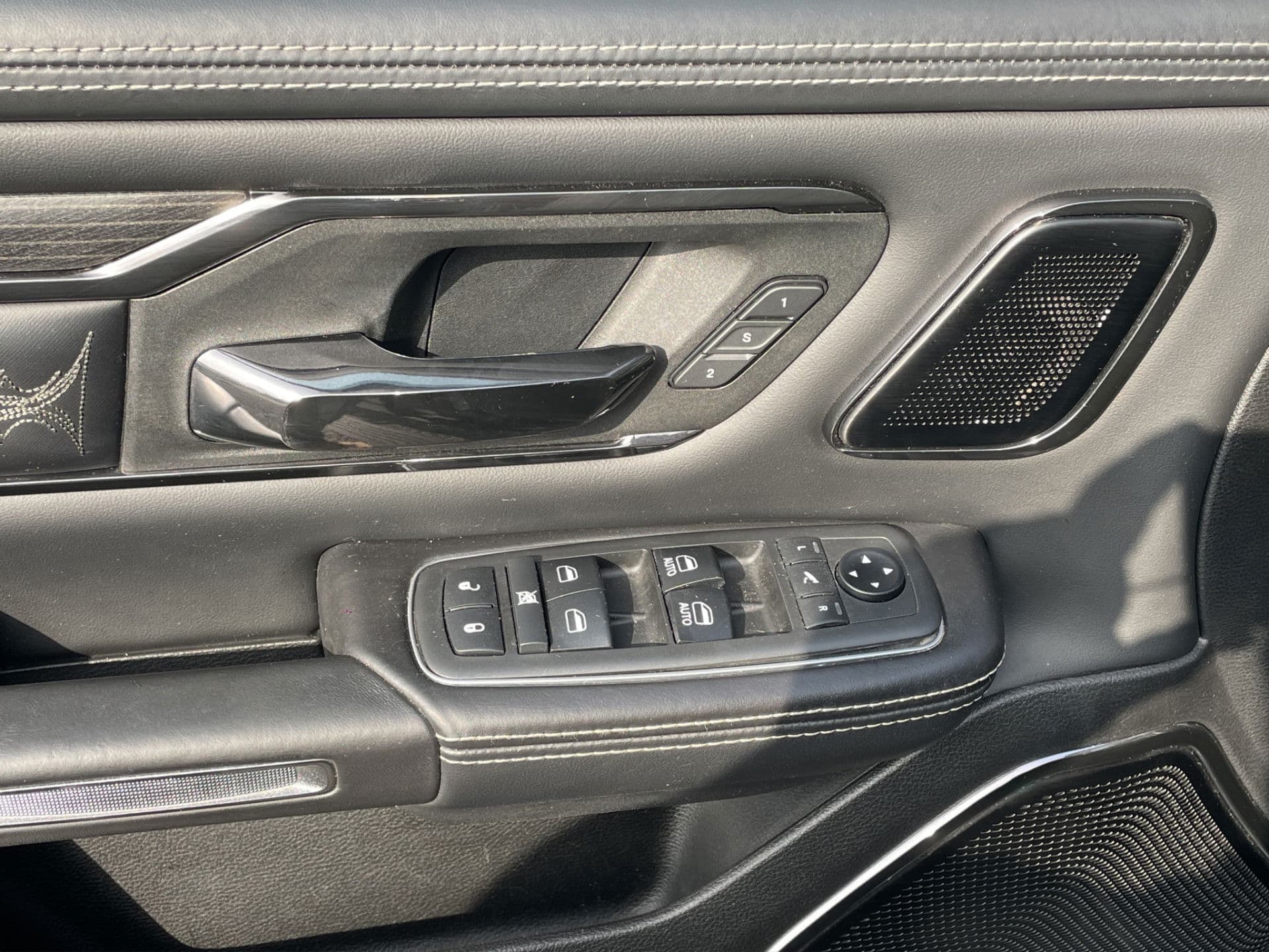 Dodge Ram 1500 5.7 V8 4x4 Crew Cab Limited | Pano | H&K | HUD | Stoelvent thumbnail 12