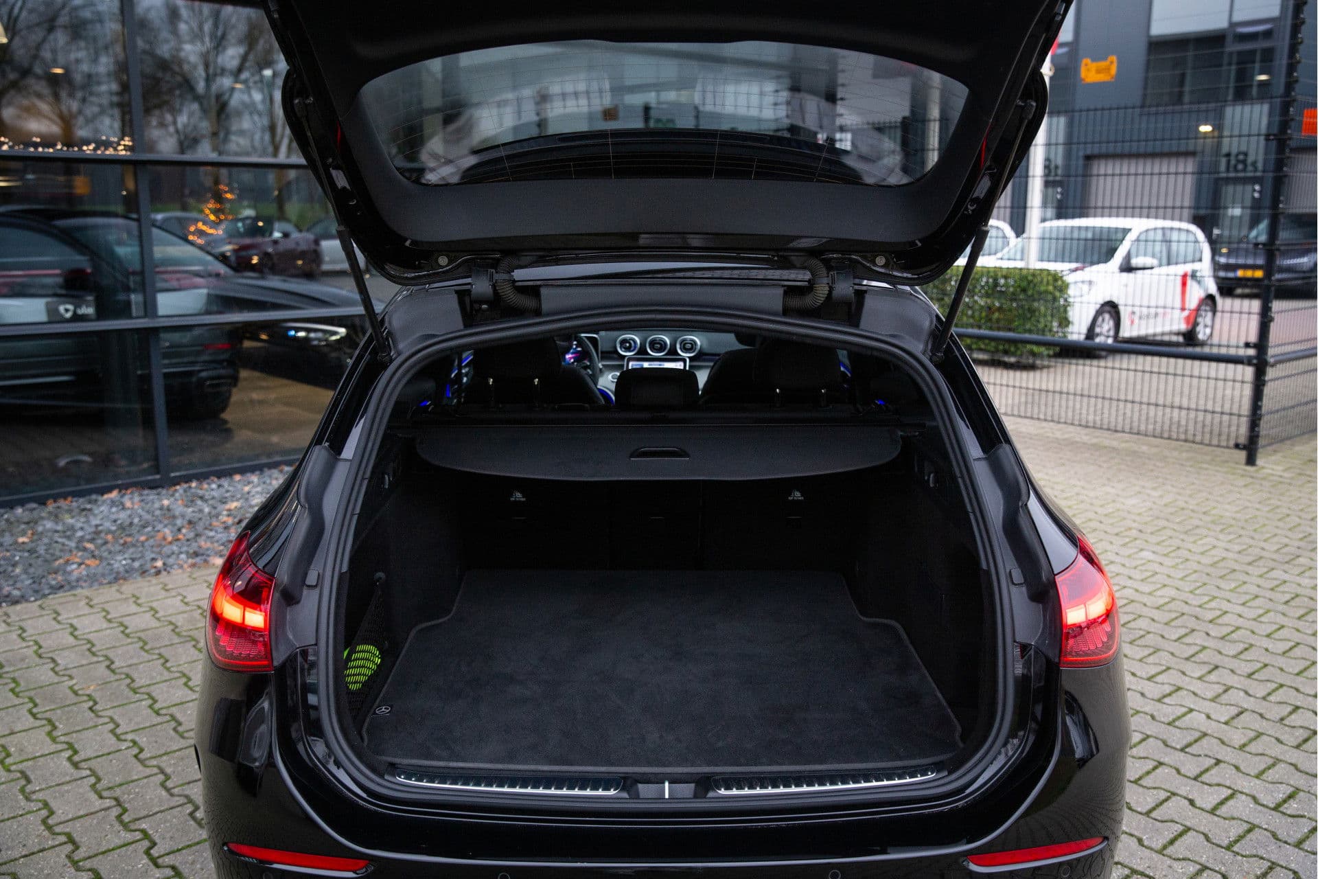 Mercedes-Benz C-Klasse Estate 200 Launch Edition AMG Line , Panoramadak, Sfeerverlichting, Burmester, 3D-camera, thumbnail 33