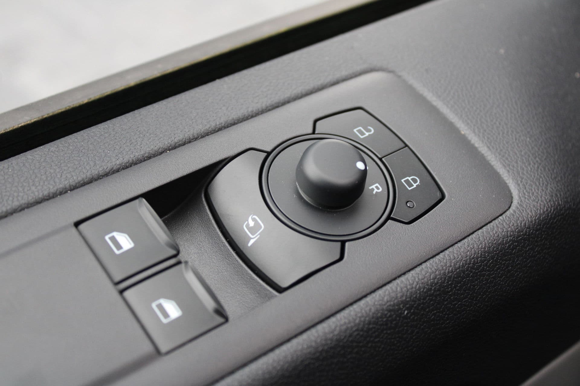 Ford Transit Custom 320 2.0 TDCI L2H1 Trend 136pk - Carplay - Android - LED koplampen - Stoelverwarming - 70l tank - Rijklaar thumbnail 17