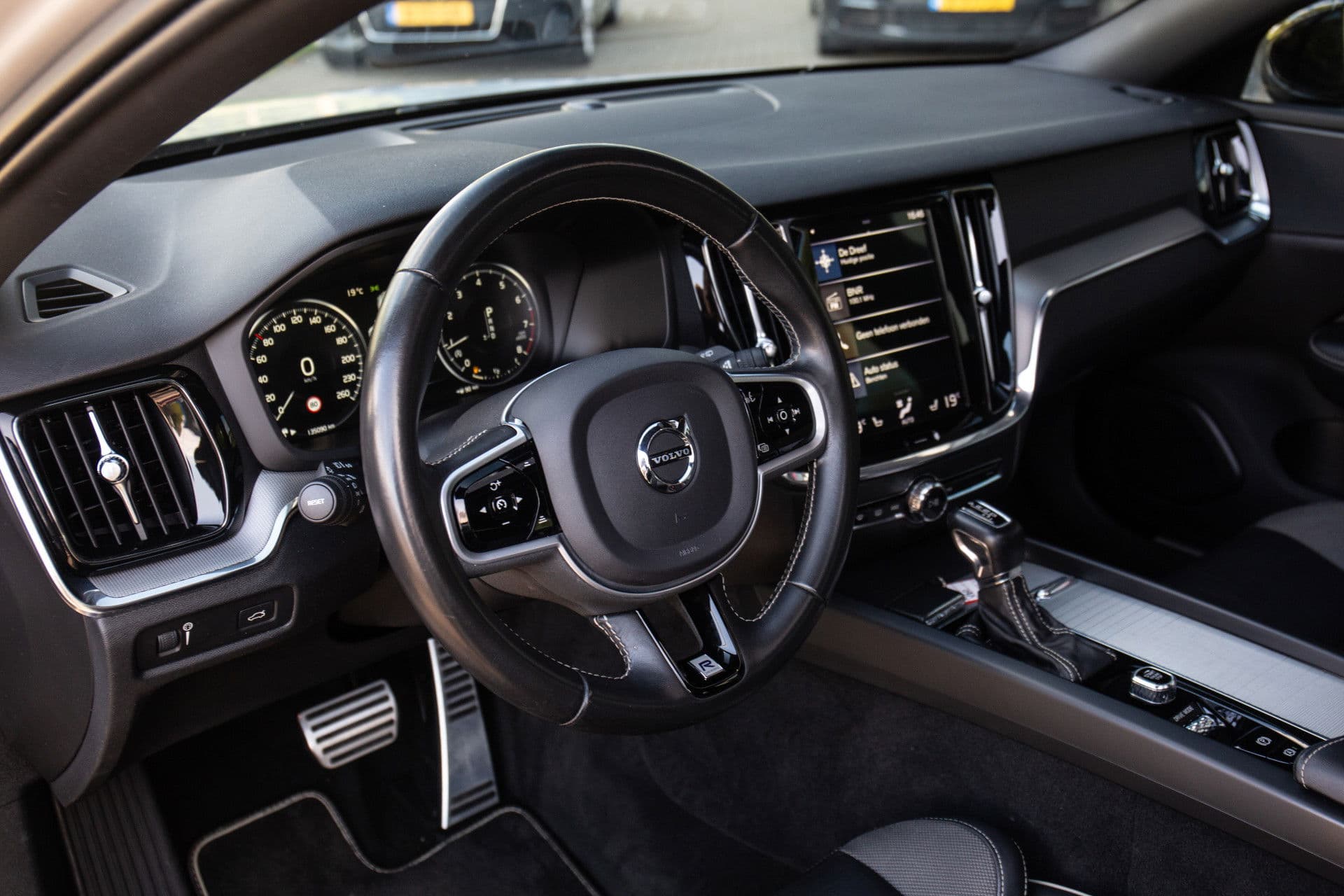 Volvo V60 2.0 T4 R-Design , Panoramadak, Nappaleder, BTW, Memory, Trekhaak thumbnail 9