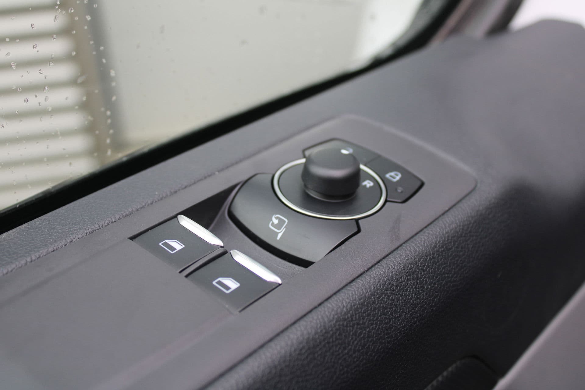 Ford Transit Custom 320 2.0 TDCI L2H1 Limited 170pk - 1+1 Stoelopstelling - 2x Schuifdeur - Adaptive Cruise - Verwarmd stuur - Blind spot - Navigatie - Camera - Draadloos laden - Rijklaar thumbnail 19