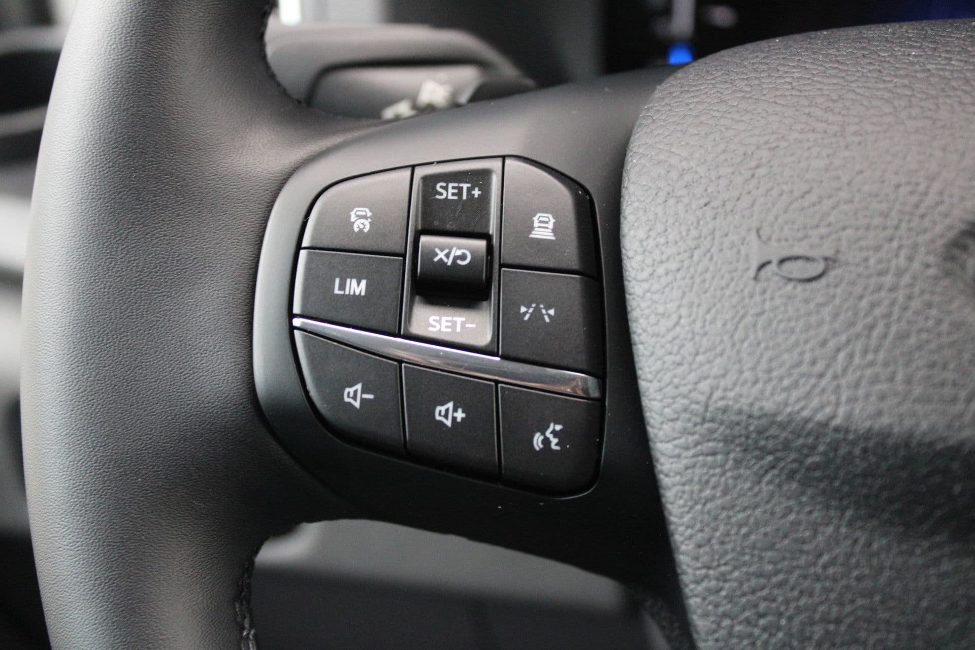 Ford Transit 350 2.0 TDCI L2H2 Limited 165pk - Adaptive Cruise - Xenon - Navi - Blind Spot - 360 camera - Rijklaar thumbnail 12