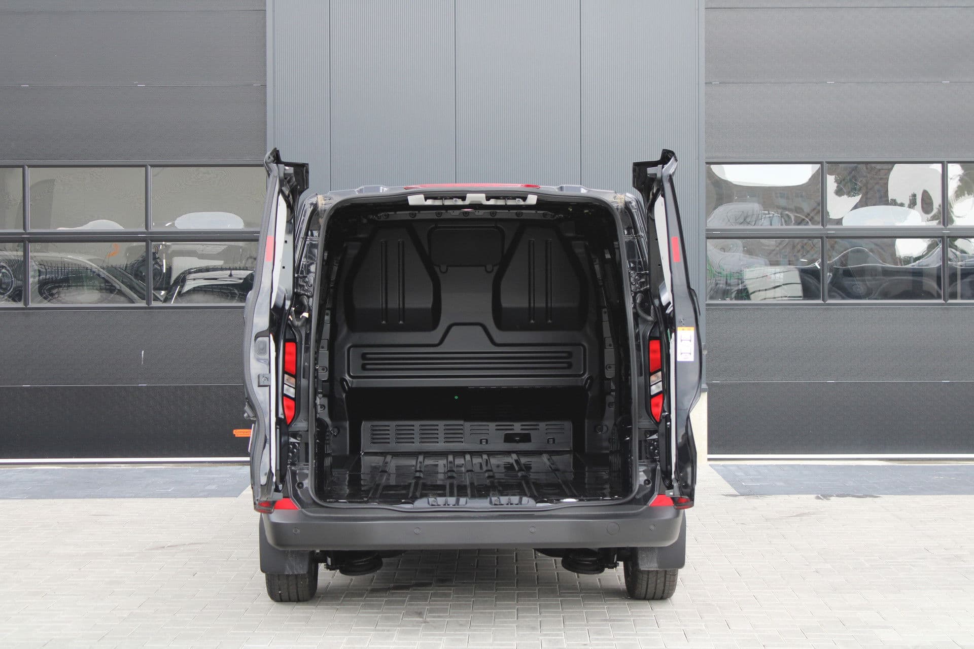 Ford Transit Custom 320 2.0 TDCI L2H1 Trend 170pk - 4x4 AWD - 2x Schuifdeur - Carplay - Android - Camera - Stoelverwarming - Verwarmd stuurwiel - Rijklaar thumbnail 8