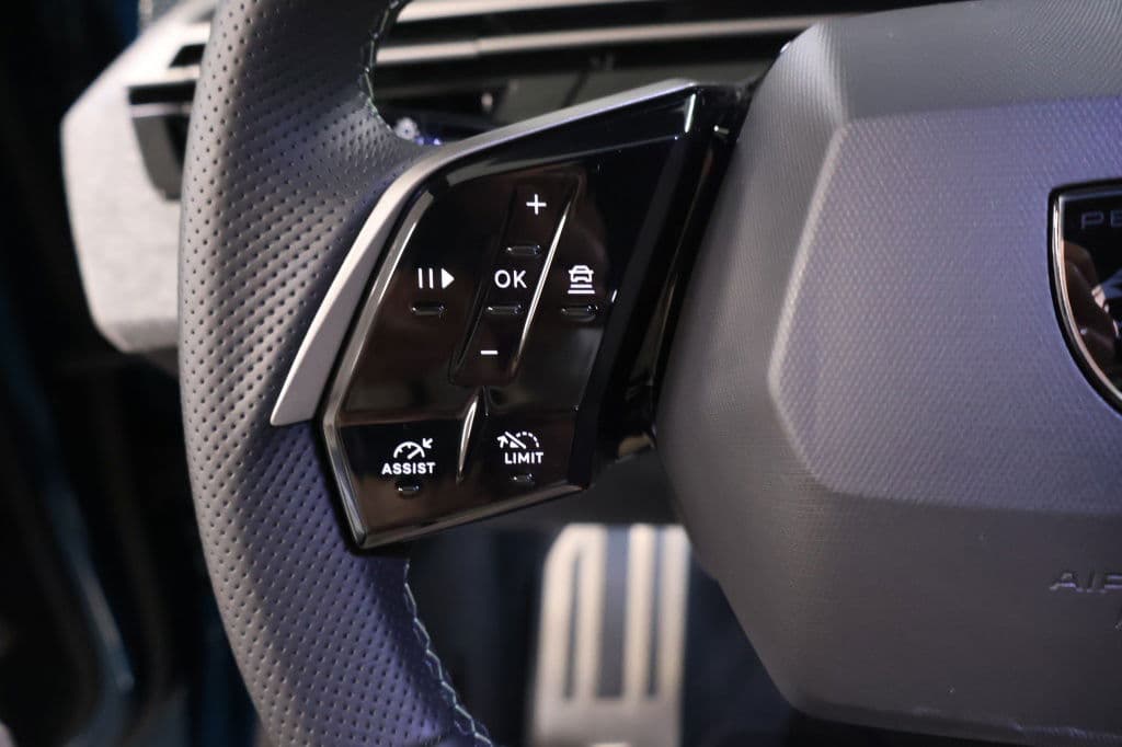 Peugeot 3008 1.2 Hybrid 145 GT thumbnail 15