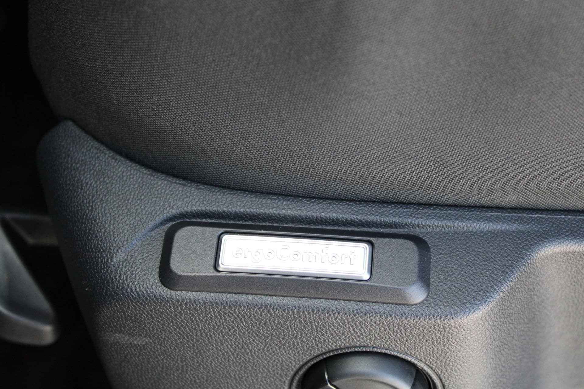 Volkswagen Caddy Cargo 2.0 TDI 122pk DSG7 - Carplay - Adaptive Cruise - Trekhaak - Navigatie - Dig. cockpit - Ergocomfort stoel - Stoelverwarming - Rijklaar thumbnail 19