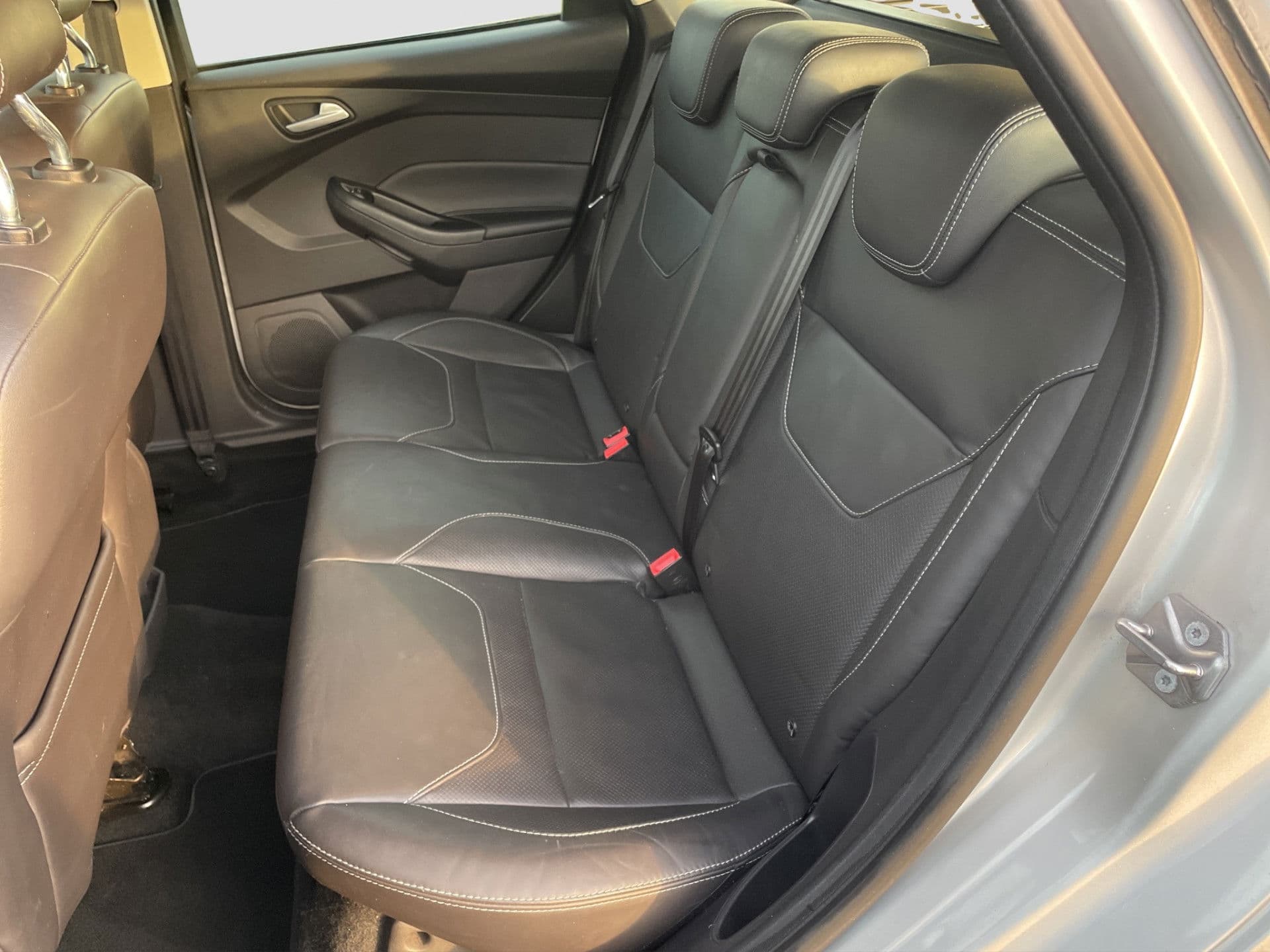 Ford FOCUS Wagon 1.5 TDCI Titanium Edition Leder | Navi | D.hoek | Trekhaak thumbnail 19