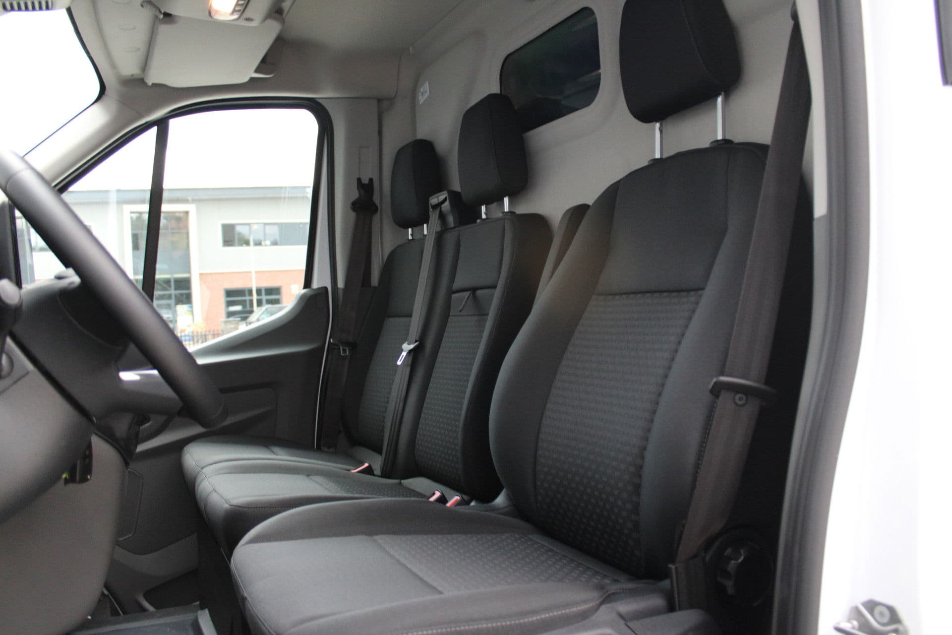 Ford Transit 350 2.0 TDCI L4H3 Trend 165pk RWD - Carplay - Android - Cruise - Camera - 270gr deuren - Rijklaar thumbnail 9