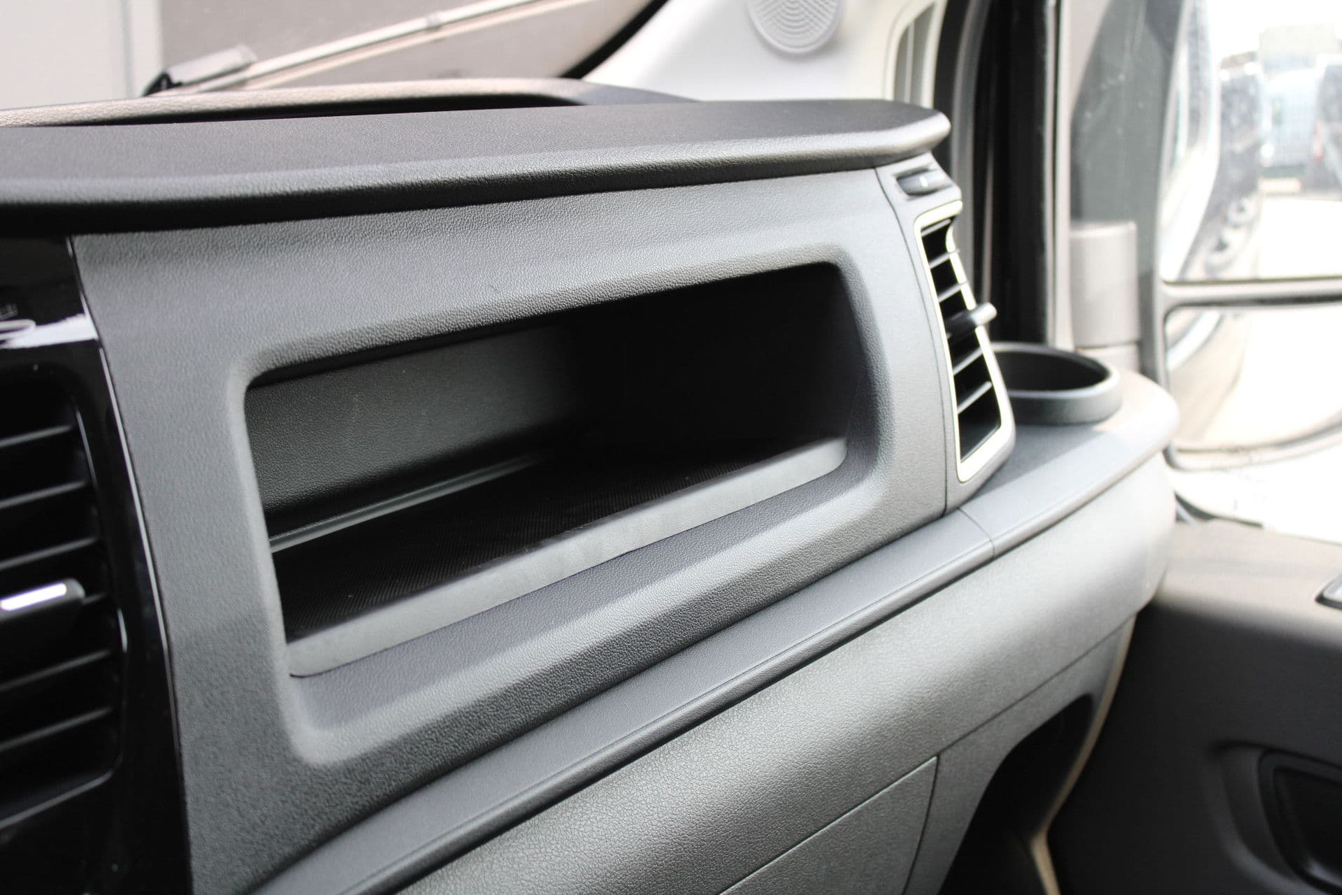 Ford Transit 350 2.0 TDCI L2H2 Trend 165pk - Facelift - 2x Schuifdeur - Adaptive Cruise - Navigatie - Blind Spot - 360 Camera - Stoel - Stuurverwarming - Rijklaar thumbnail 26