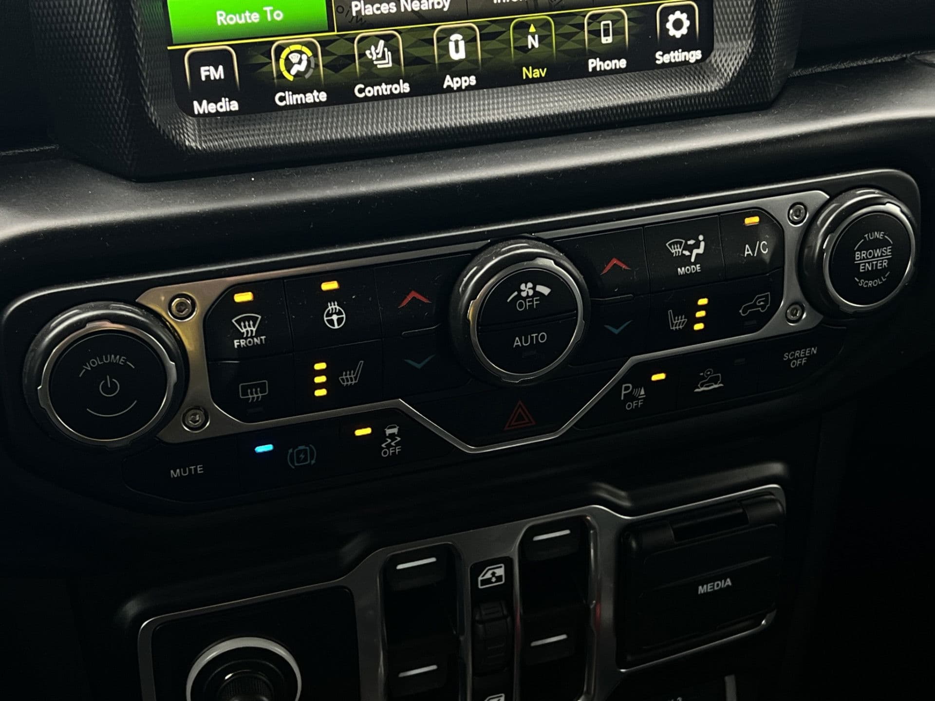 Jeep Wrangler Unlimited 4xe 380 Sahara | Camera | Alpine | LED bar | Stuur verwarming | thumbnail 27