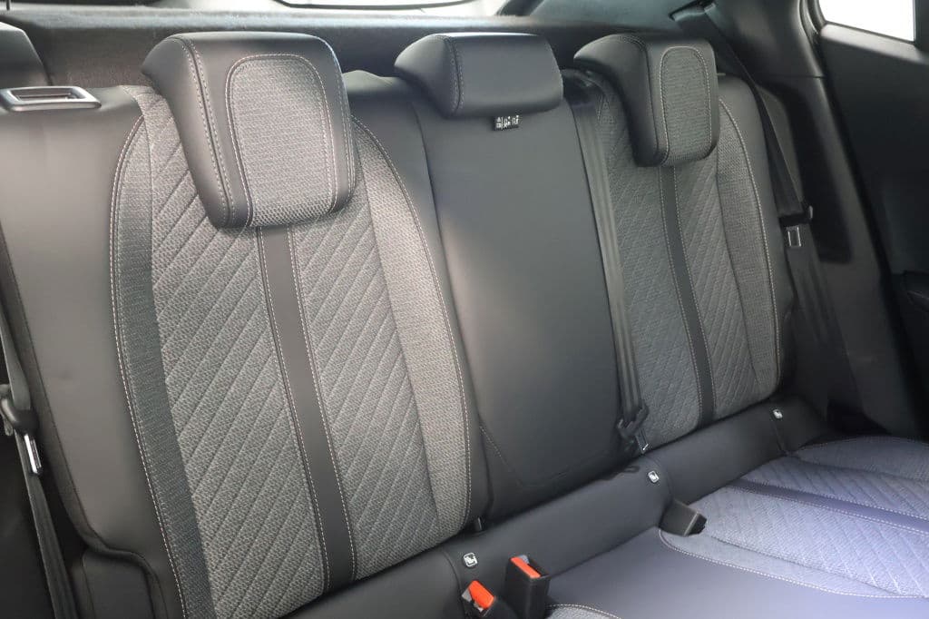 Peugeot 2008 1.2 Hybride 145 Allure | 360 Camera | Luxe thumbnail 14