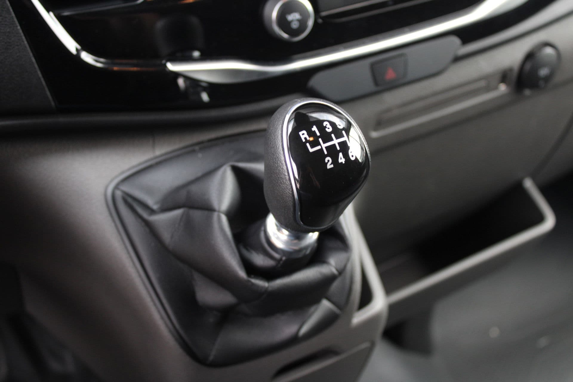 Ford Transit 350 2.0 TDCI L3H2 Trend 165pk - Facelift - 2x Schuifdeur - 360 Camera - Trekhaak - ACC - Stoel & Stoelverwarming - Blind Spot - Navi - 270gr deuren - Rijklaar thumbnail 33