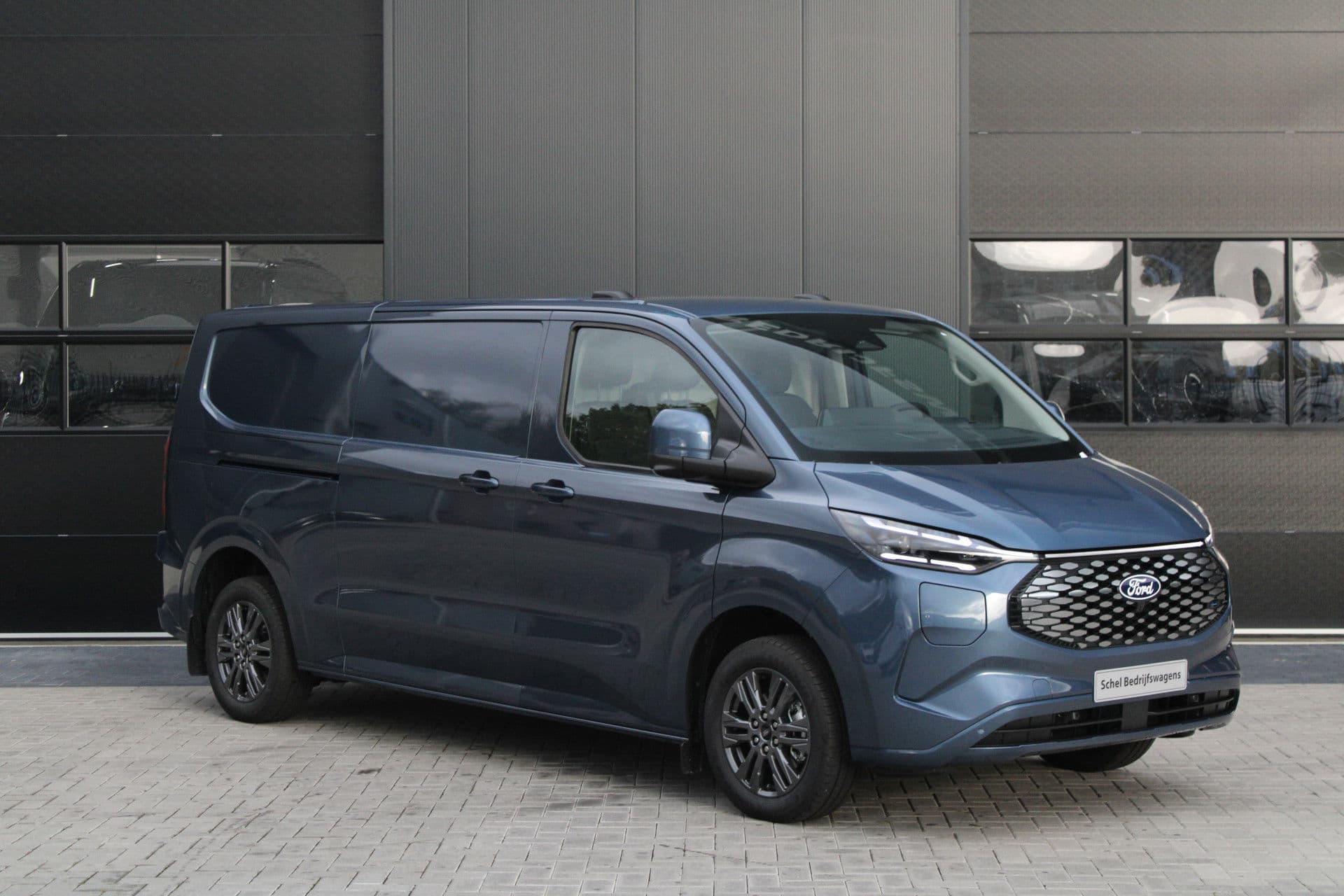 Ford E-Transit Custom 340 L2H1 Limited 65 kWh 218pk - 2x Schuif - LED - 360 Camera - B&O - ACC - Navi - Stoel/Stuurverwarming - Rijklaar thumbnail 4