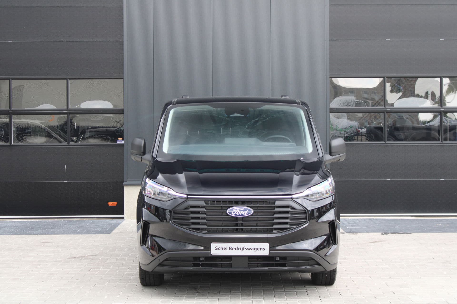 Ford Transit Custom 320 2.0 TDCI L2H1 Trend 170pk - 4x4 AWD - 2x Schuifdeur - Carplay - Android - Camera - Stoelverwarming - Verwarmd stuurwiel - Rijklaar thumbnail 3