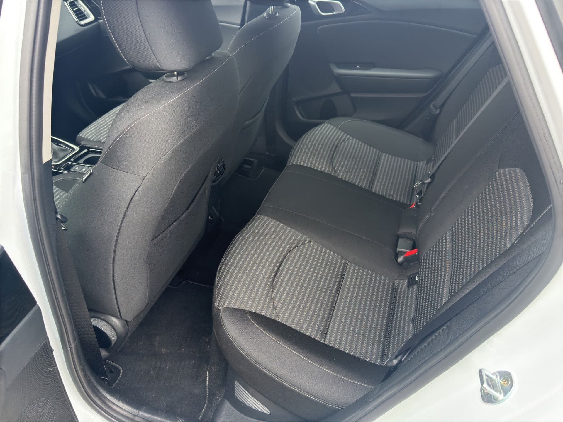 Kia Ceed Sportswagon 1.6 GDI PHEV DynamicPlusLine | Dodehoek det. | Adaptive | Winter pack thumbnail 17