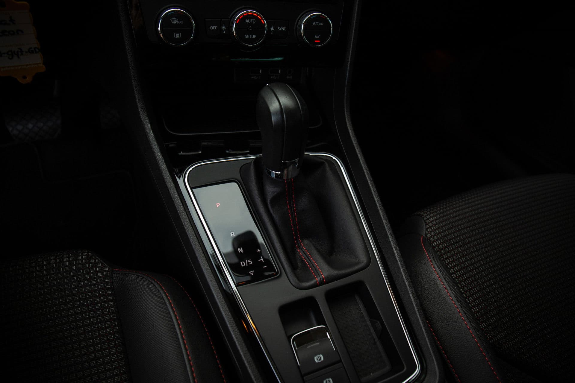 SEAT Leon 1.5 TSI FR Business Intense , Automaat, Cruise control, Sportstuur, Rode sticksels thumbnail 21