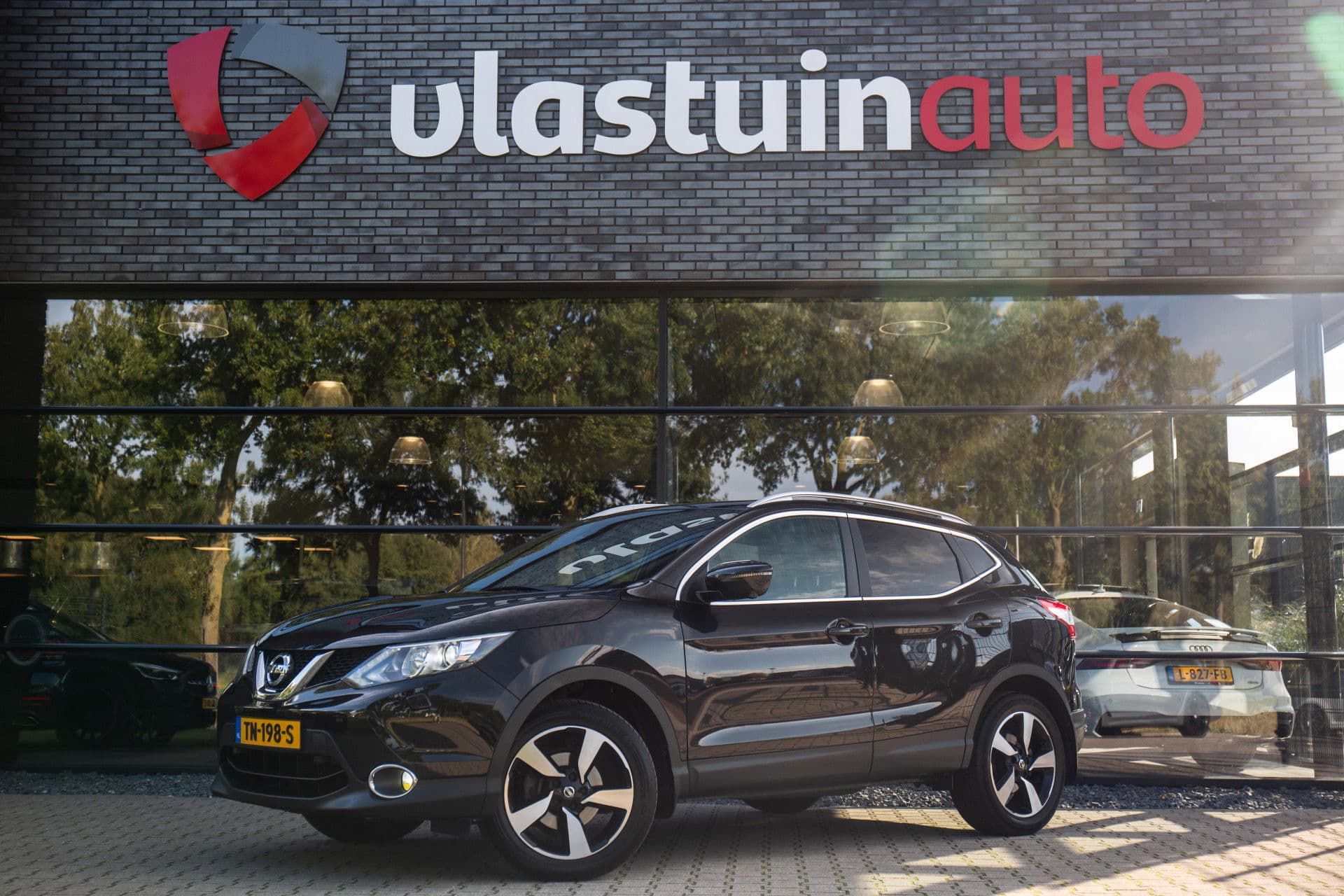Nissan QASHQAI 1.2 Tekna , Panoramadak, Trekhaak,