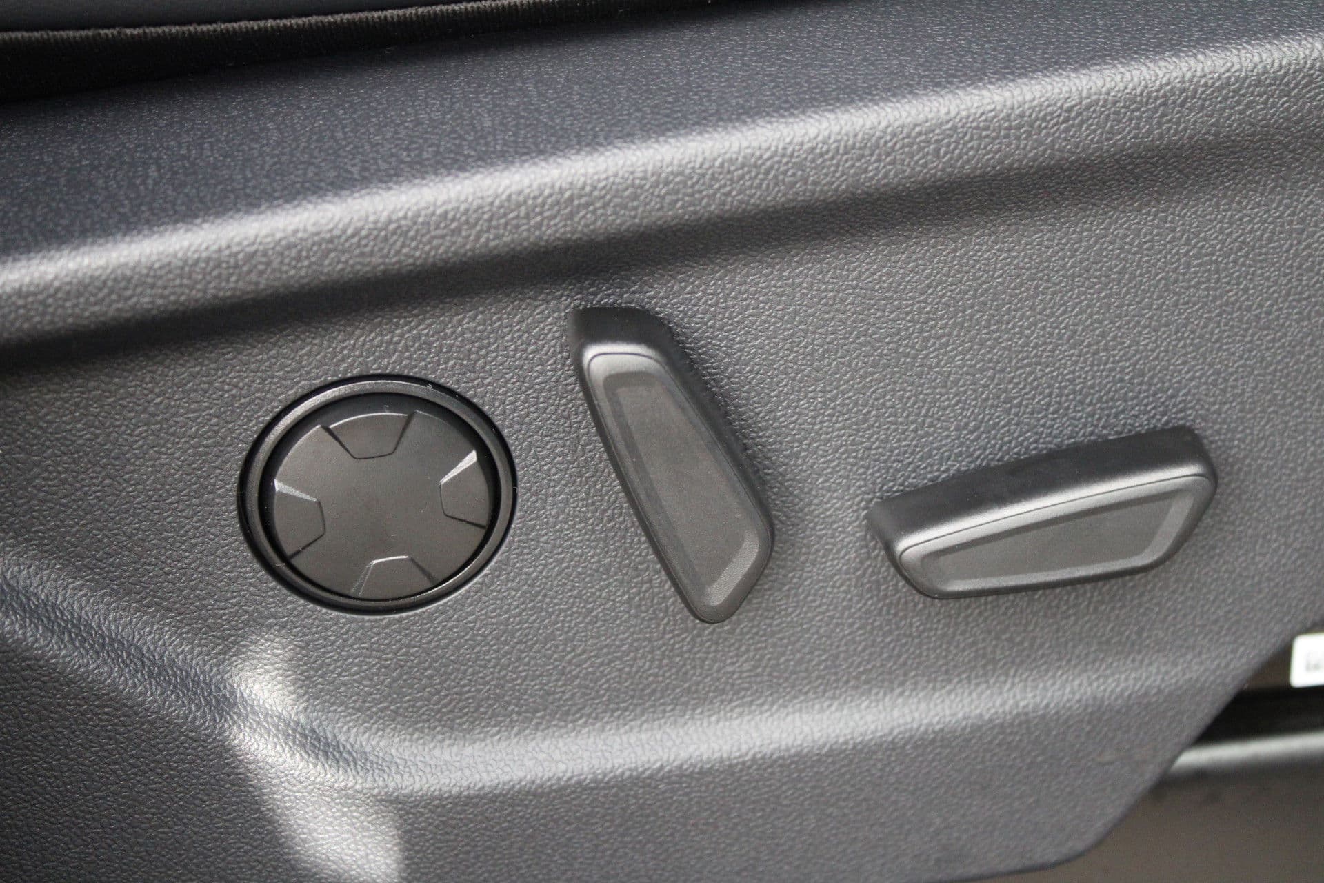 Ford Tourneo Custom 340 2.5 PHEV L2H1 Titanium X 232pk - ACC - Pano - B&O - Elek. schuifdeuren - 360 camera - Elek-Trekhaak - Prijs excl. BTW - Rijklaar thumbnail 56