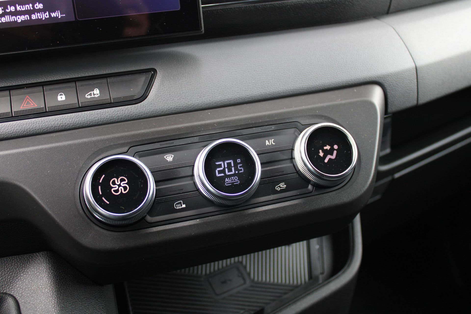 Renault Master T35 2.0 dCi 170pk L2H2 Extra - Navigatie - Blind Spot - Camera - Stoelverwarming - Verwarmde voorruit - Rijklaar thumbnail 22