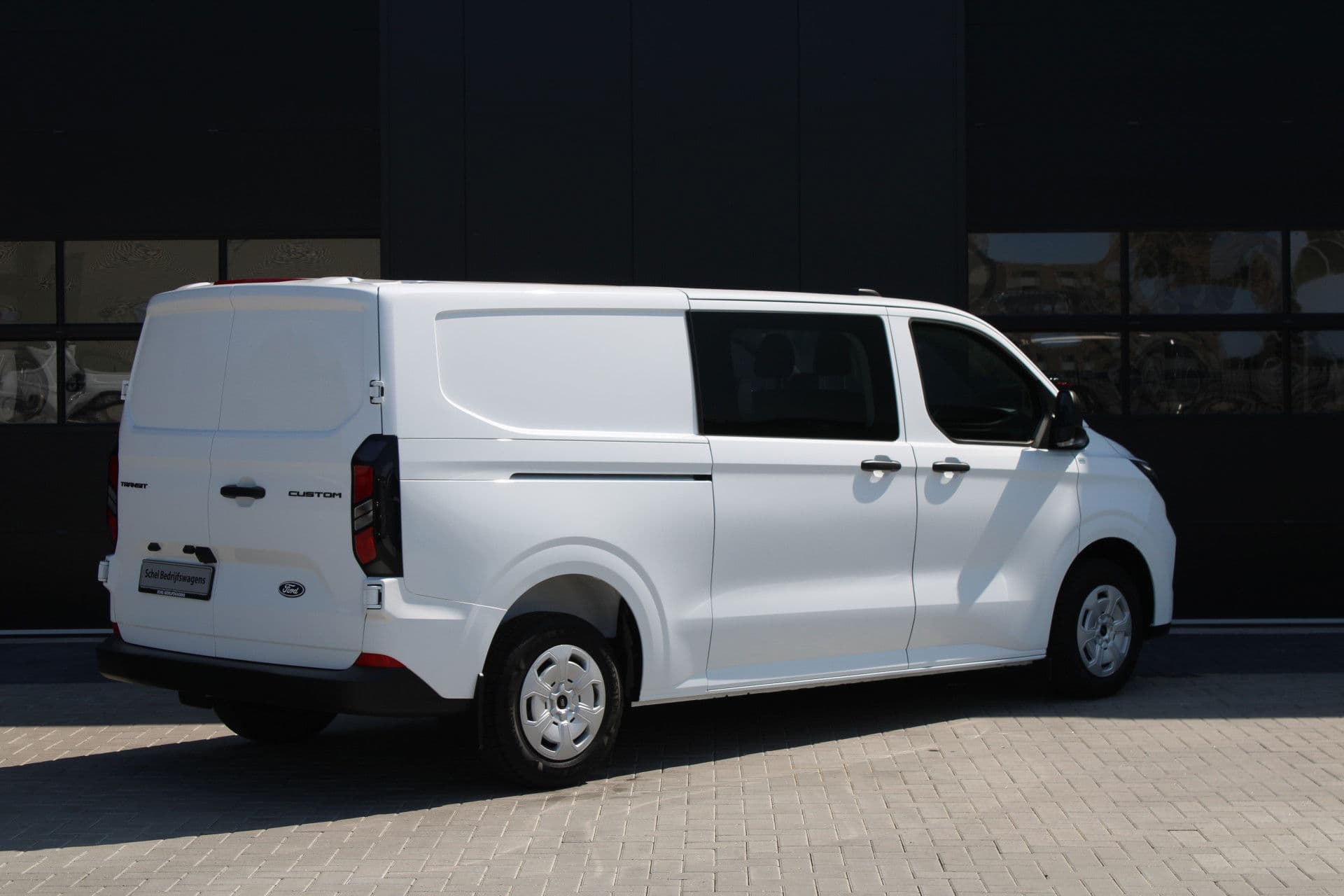 Ford Transit Custom 320 2.0 TDCI L2H1 Trend DC 136pk - Carplay - Android - Camera - Trekhaak - LED koplampen - Stoelverwarming - Draadloos laden - Rijklaar thumbnail 5