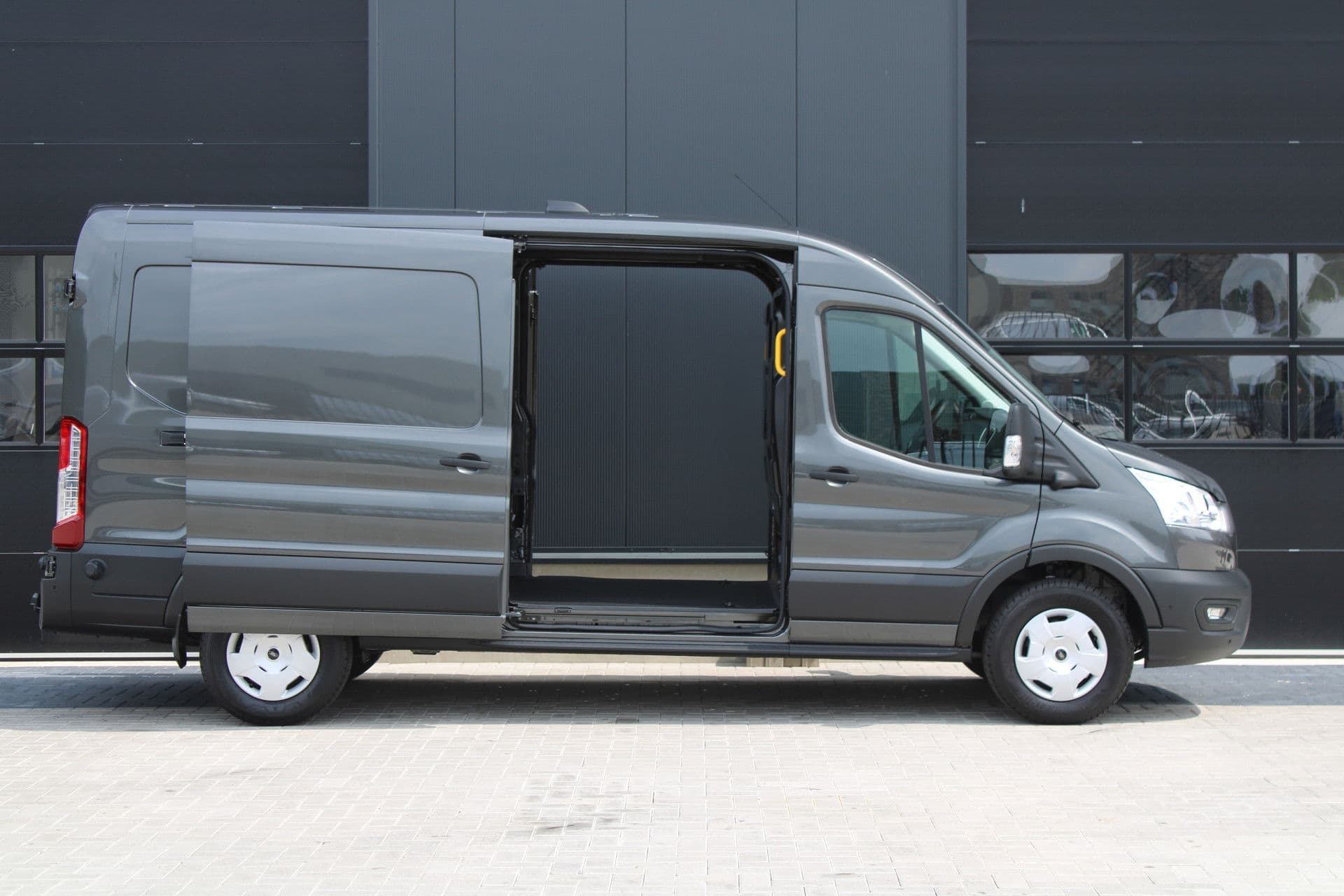 Ford Transit 350 2.0 TDCI L3H2 Trend 165pk - Facelift - 2x Schuifdeur - 360 Camera - Trekhaak - ACC - Stoel & Stoelverwarming - Blind Spot - Navi - 270gr deuren - Rijklaar thumbnail 6
