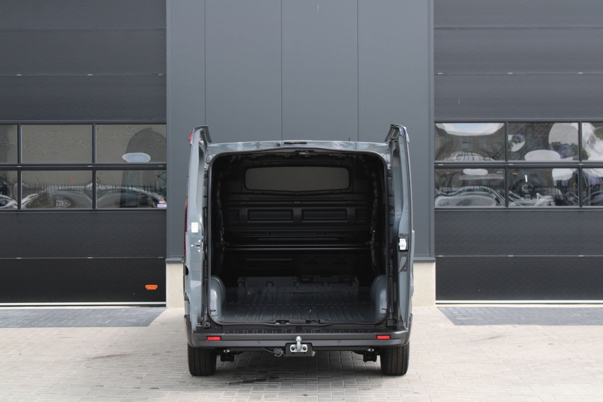 Renault Trafic 2.0 Blue dCi 130pk T30 L2H1 Advance - 2x Schuifdeur - Achteruitrijcamera - Carplay - Android - Allseason - Trekhaak - Rijklaar thumbnail 4